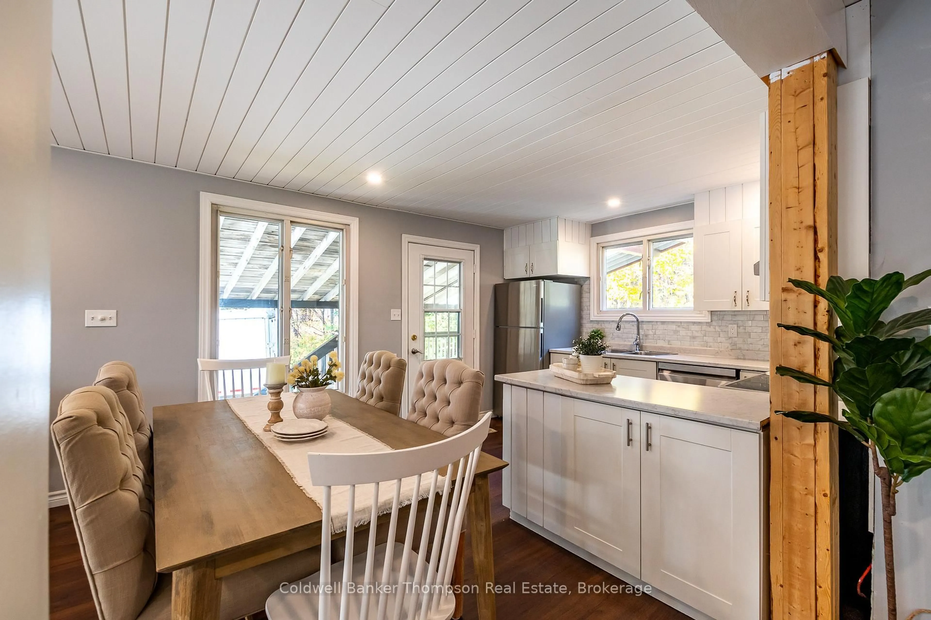 Open concept kitchen, wood/laminate floor for 436 Old Ferguson Rd, Huntsville Ontario P1H 2J2