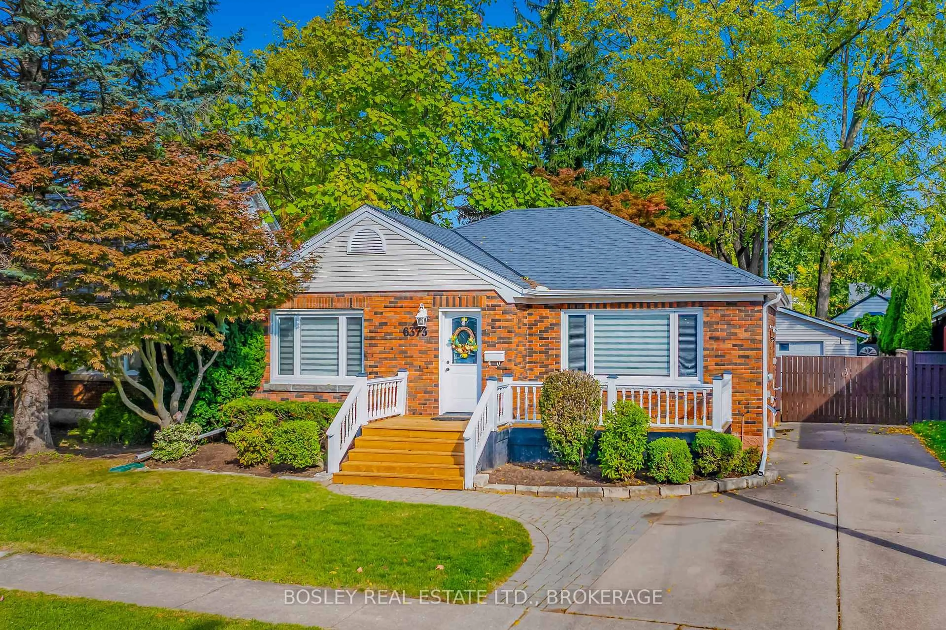 Home with brick exterior material, street for 6373 Corwin Cres, Niagara Falls Ontario L2G 2L9
