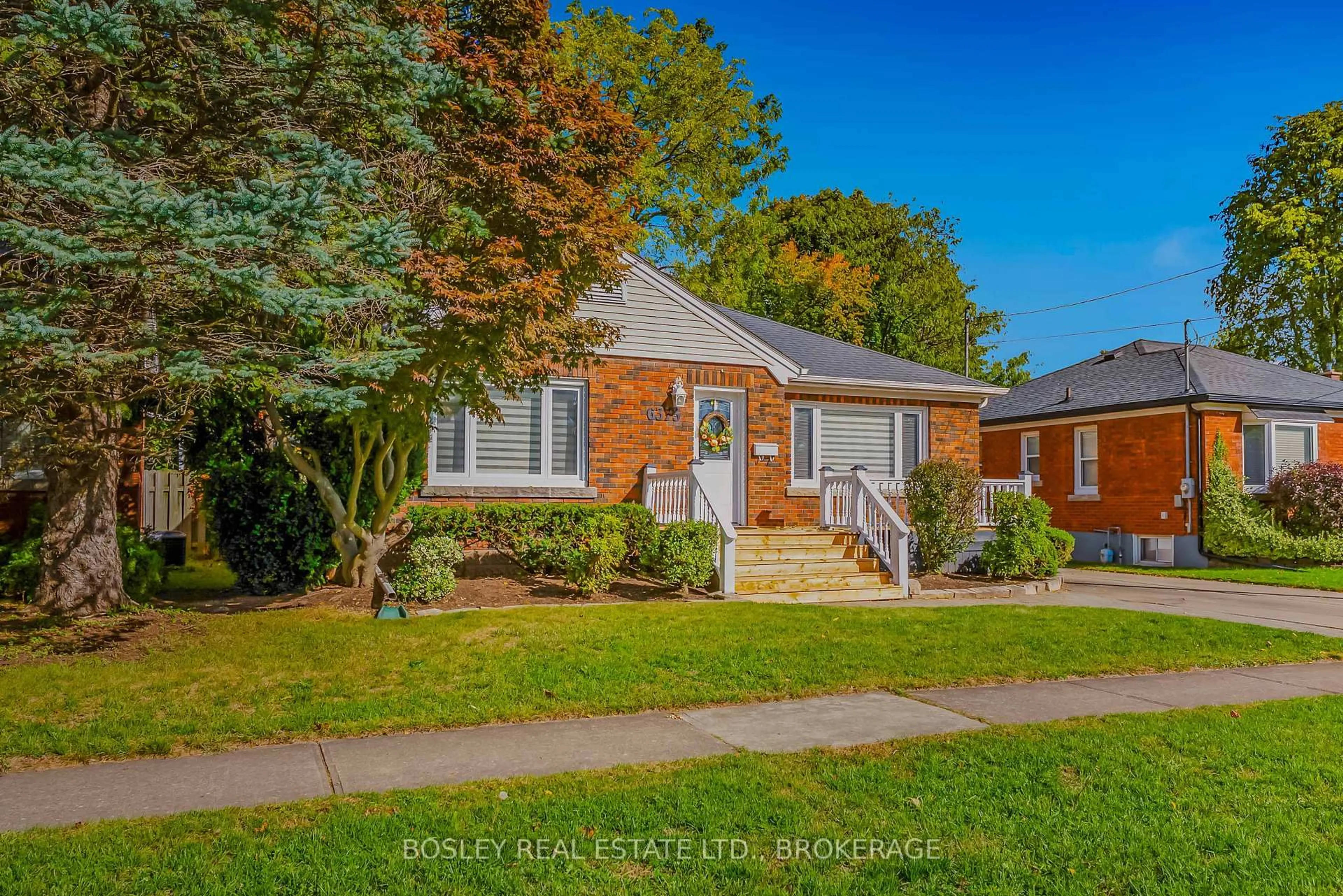 Home with brick exterior material, street for 6373 Corwin Cres, Niagara Falls Ontario L2G 2L9
