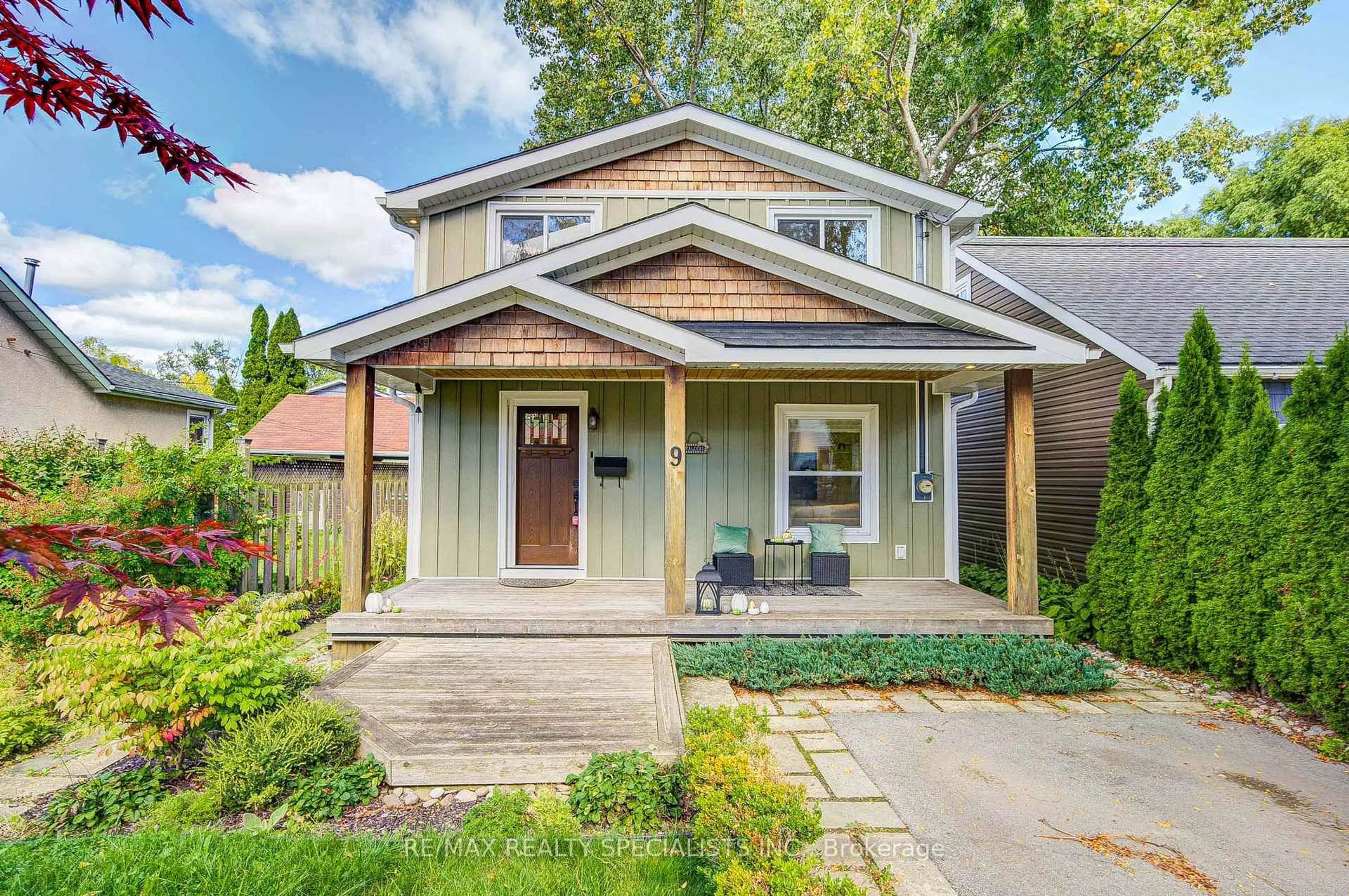 Home with brick exterior material, street for 9 Grandview Dr, St. Catharines Ontario L2M 1A7