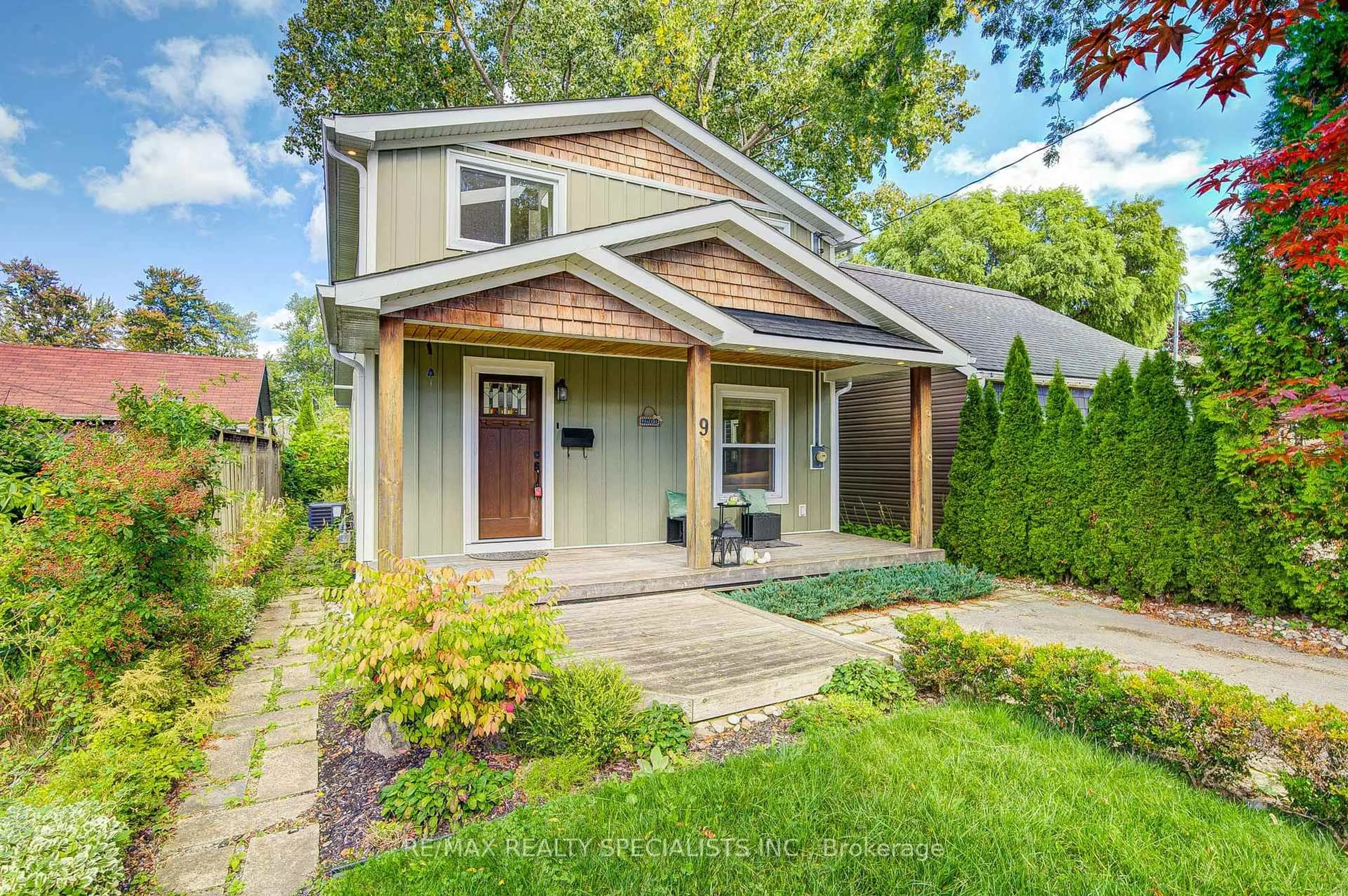 Home with brick exterior material, street for 9 Grandview Dr, St. Catharines Ontario L2M 1A7
