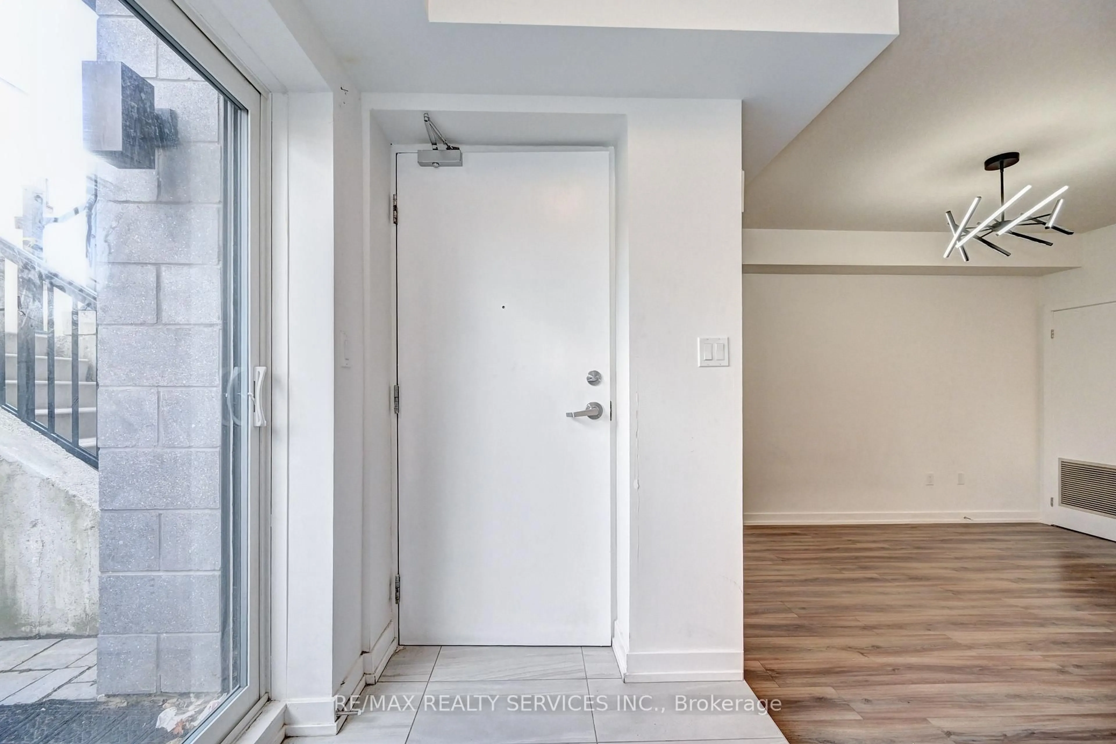 Indoor entryway for 10 Palace St #B9, Kitchener Ontario N3E 0J3