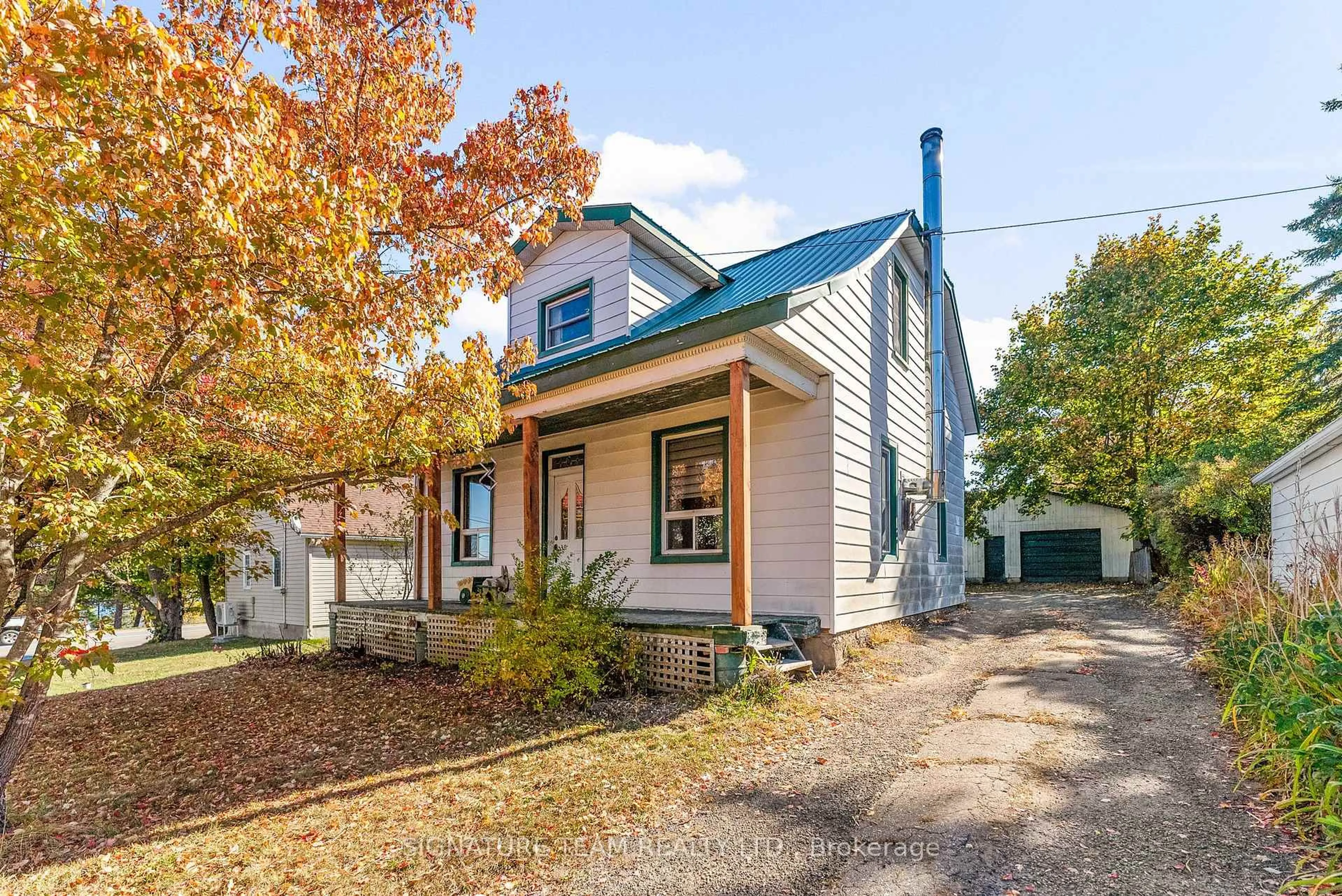 Home with vinyl exterior material, street for 3 Cowley St, Cobden Ontario K0J 1K0