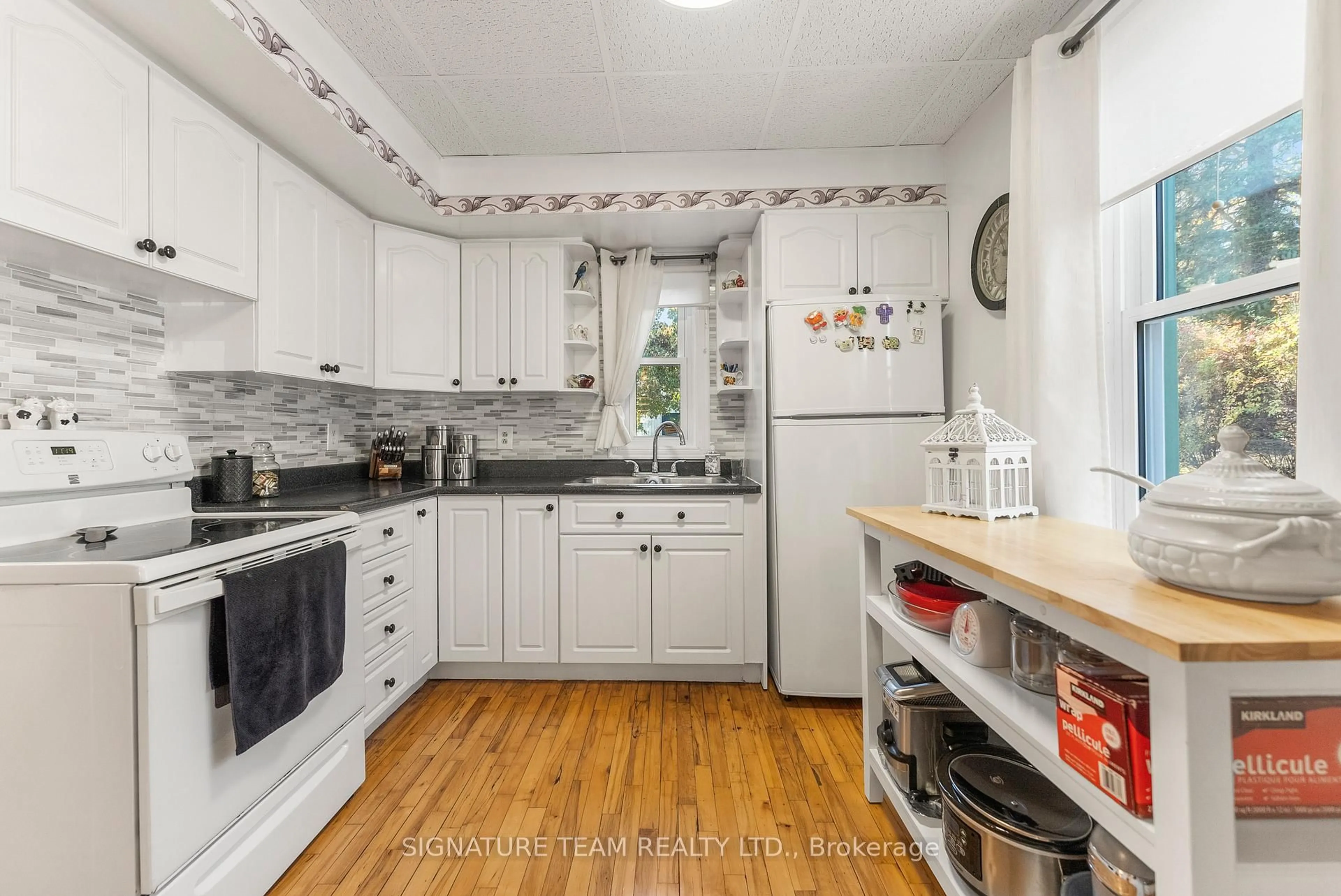 Standard kitchen, unknown for 3 Cowley St, Cobden Ontario K0J 1K0