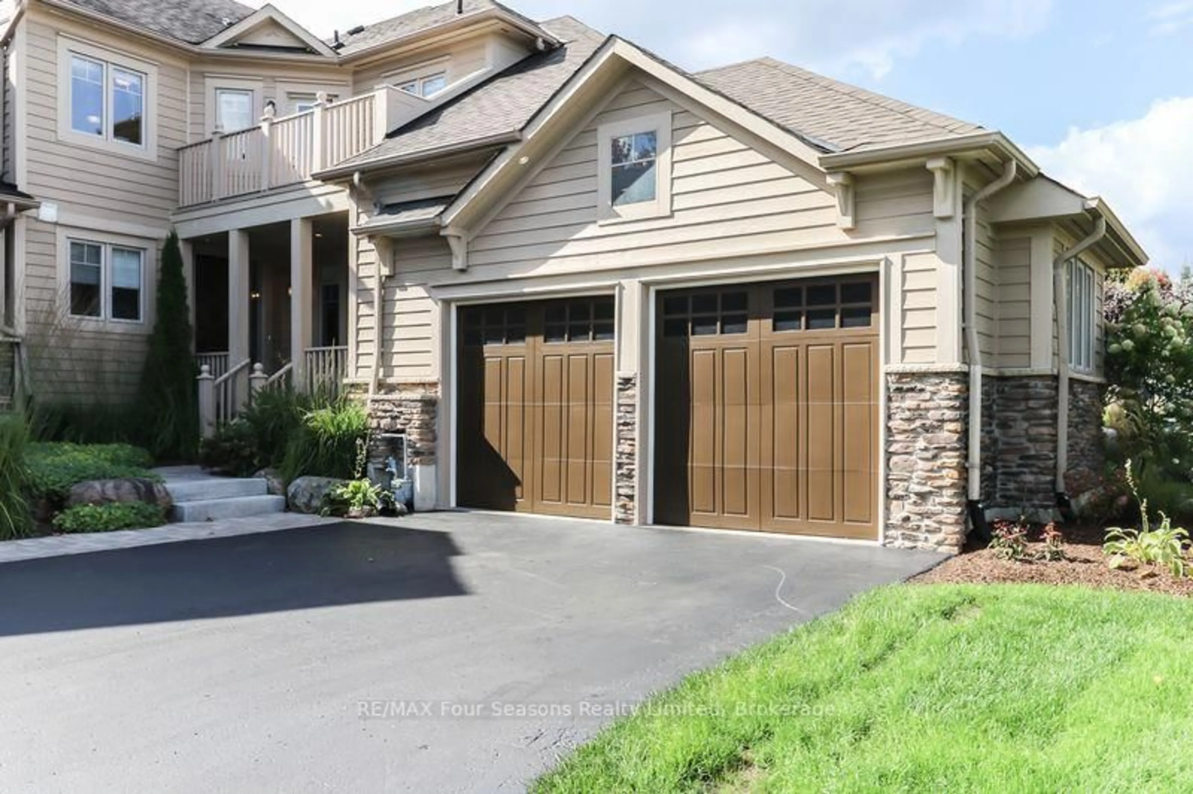 Indoor garage for 132 East Ridge Dr #3, Blue Mountains Ontario N0H 2P0
