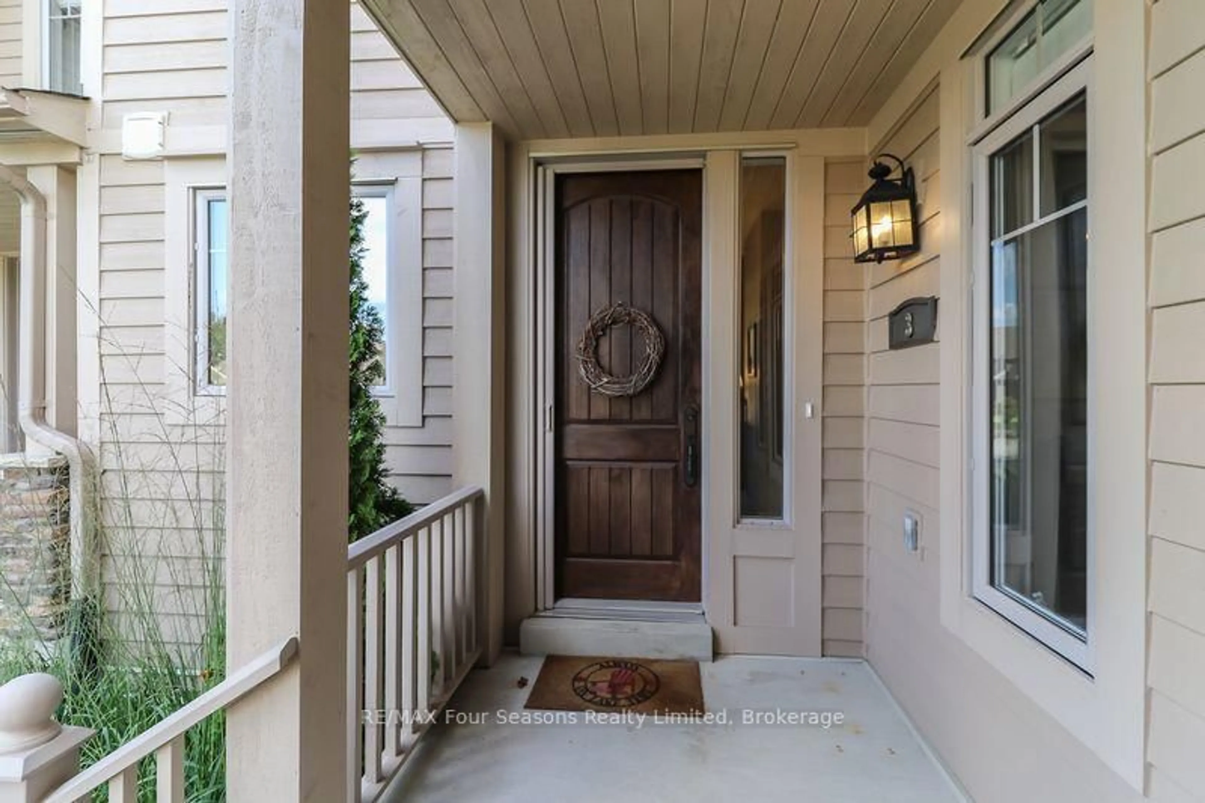 Indoor entryway for 132 East Ridge Dr #3, Blue Mountains Ontario N0H 2P0