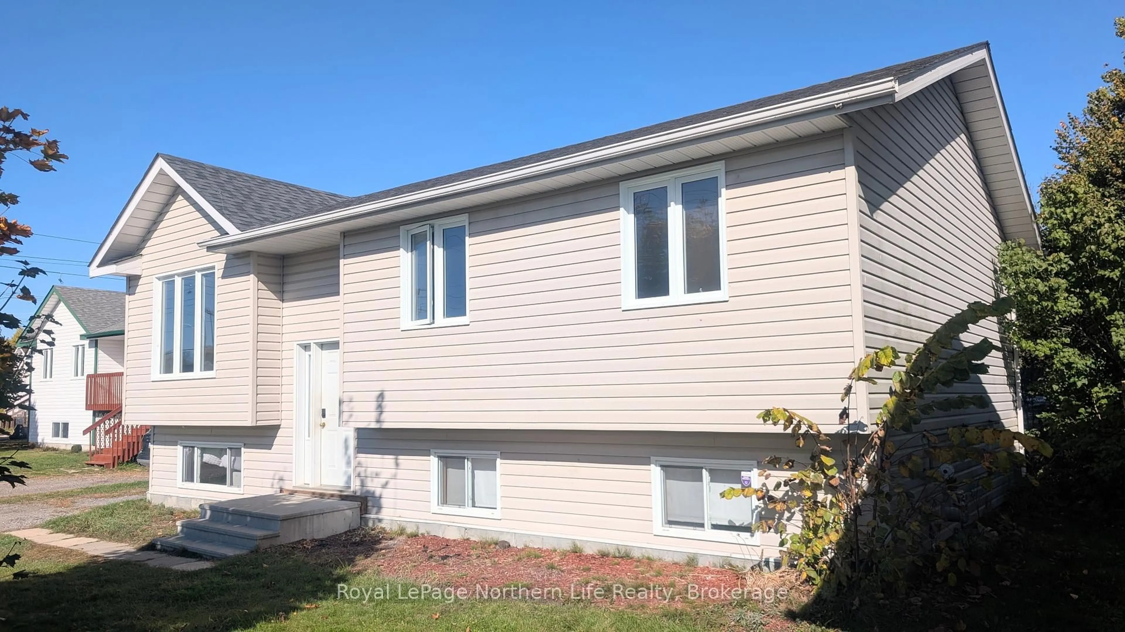 Home with vinyl exterior material, building for 511 Sabourin Rd, West Nipissing Ontario P2B 3J3