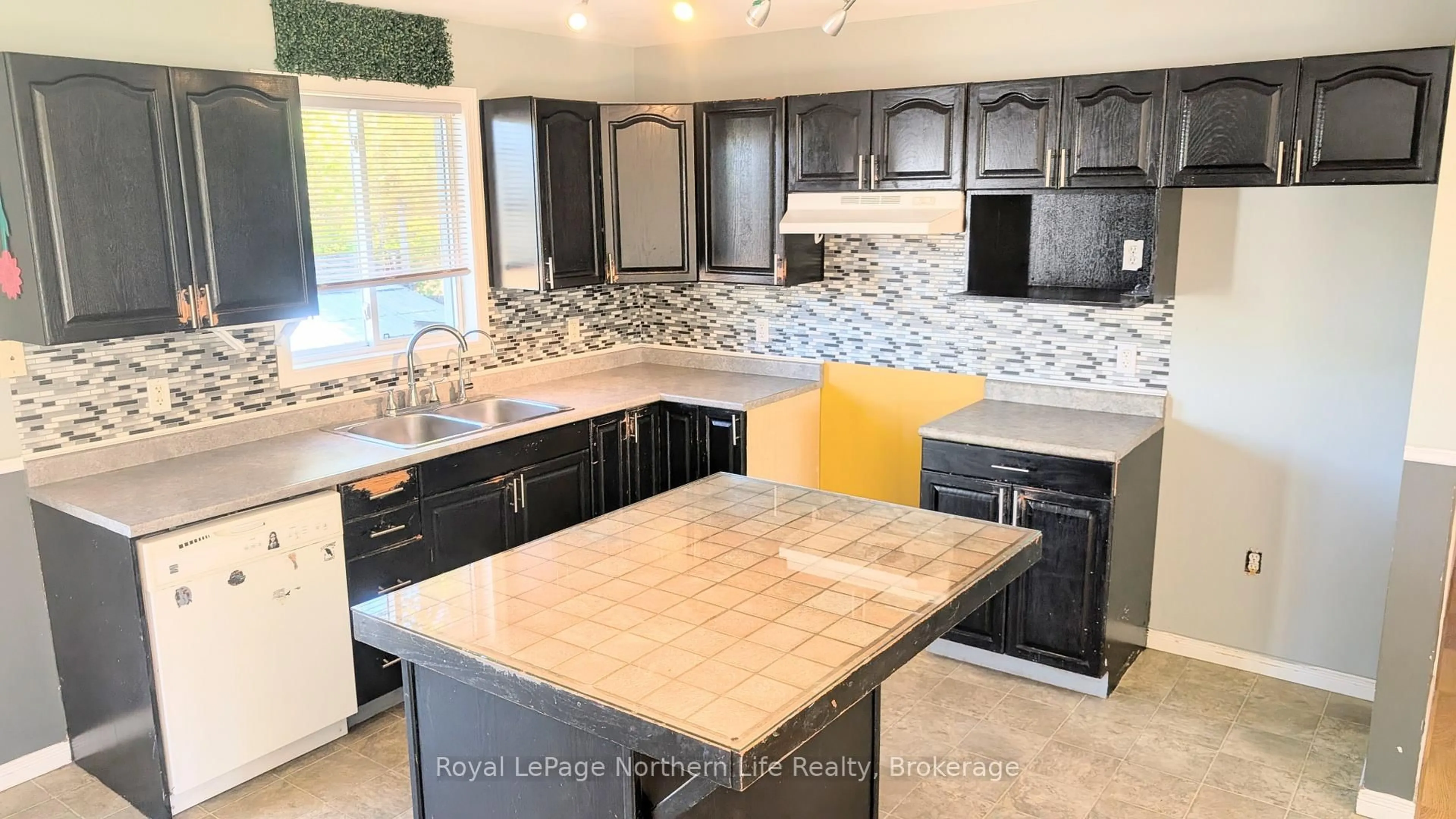Open concept kitchen, ceramic/tile floor for 511 Sabourin Rd, West Nipissing Ontario P2B 3J3