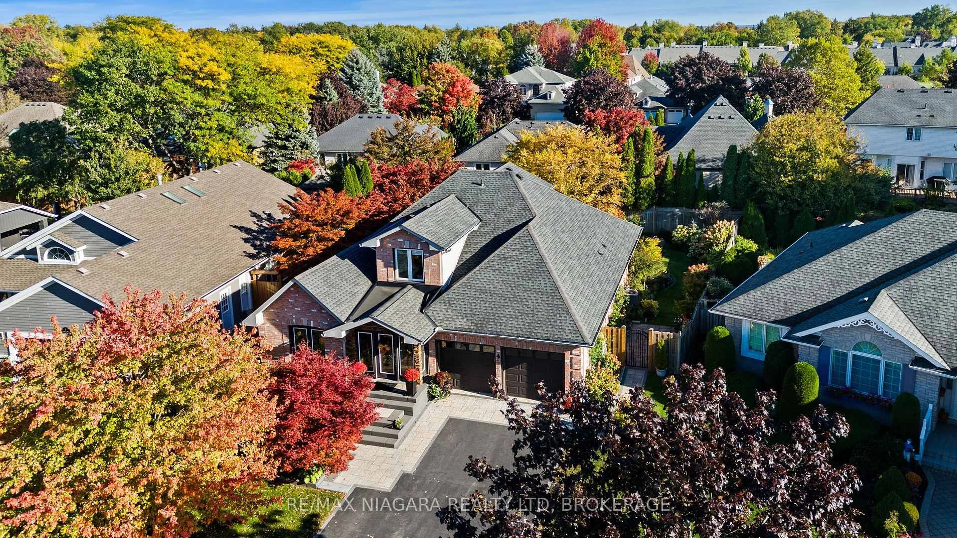 A pic from outside/outdoor area/front of a property/back of a property/a pic from drone, street for 4 KARSAM Crt, Niagara-on-the-Lake Ontario L0S 1J0