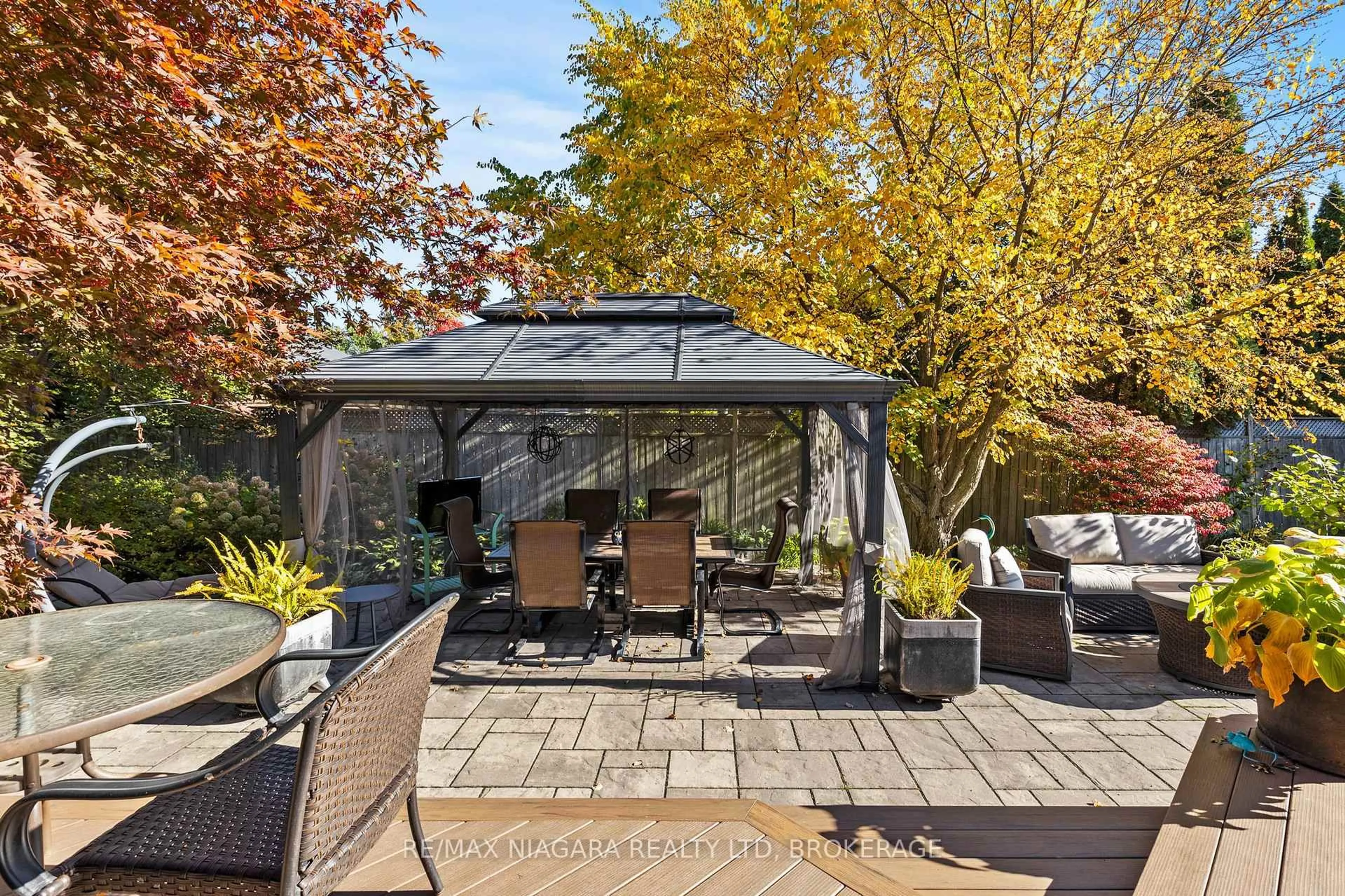 Patio, street for 4 KARSAM Crt, Niagara-on-the-Lake Ontario L0S 1J0