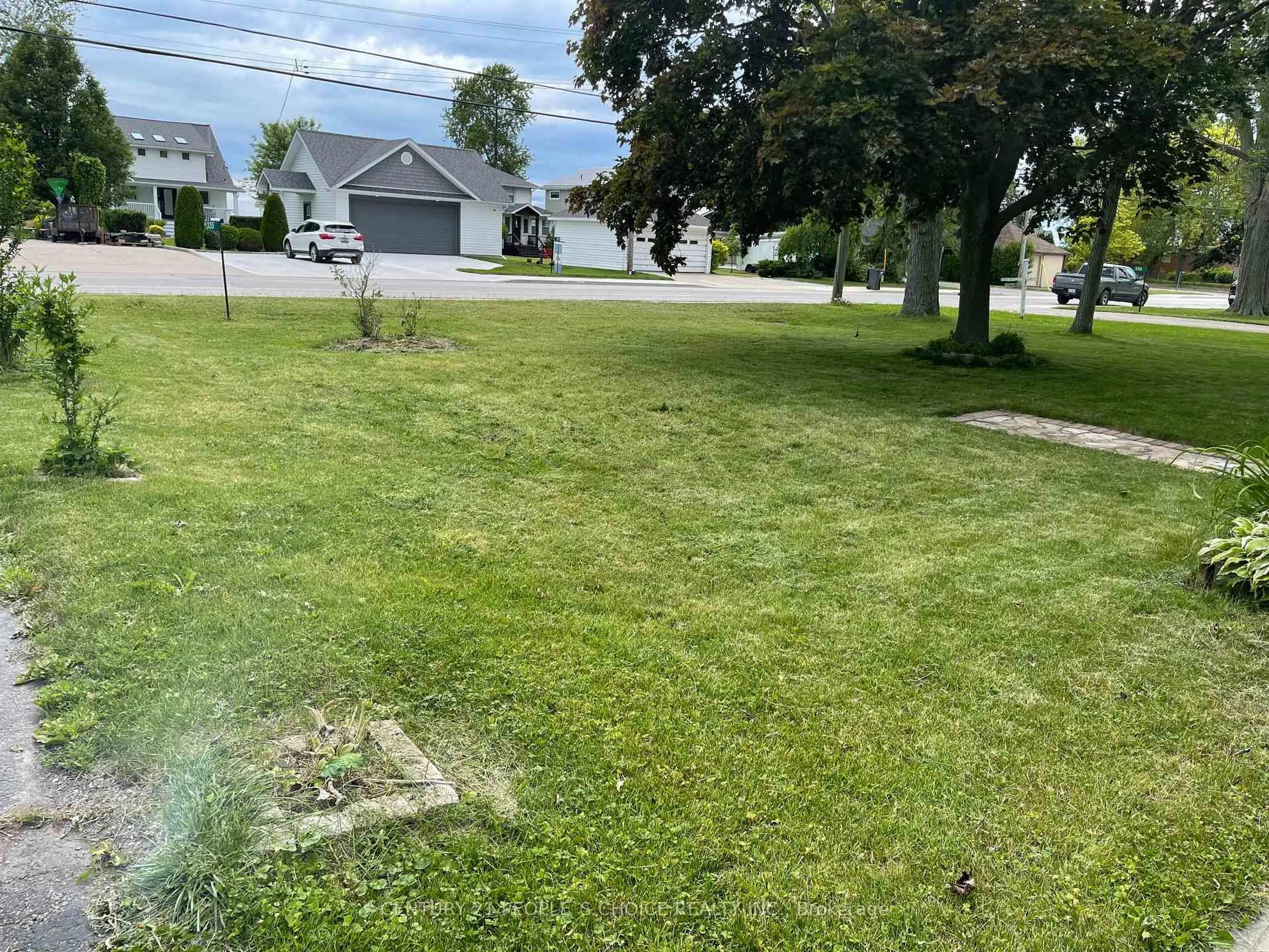 A pic from outside/outdoor area/front of a property/back of a property/a pic from drone, street for 335 Robson Rd, Windsor Ontario N8H 0A4