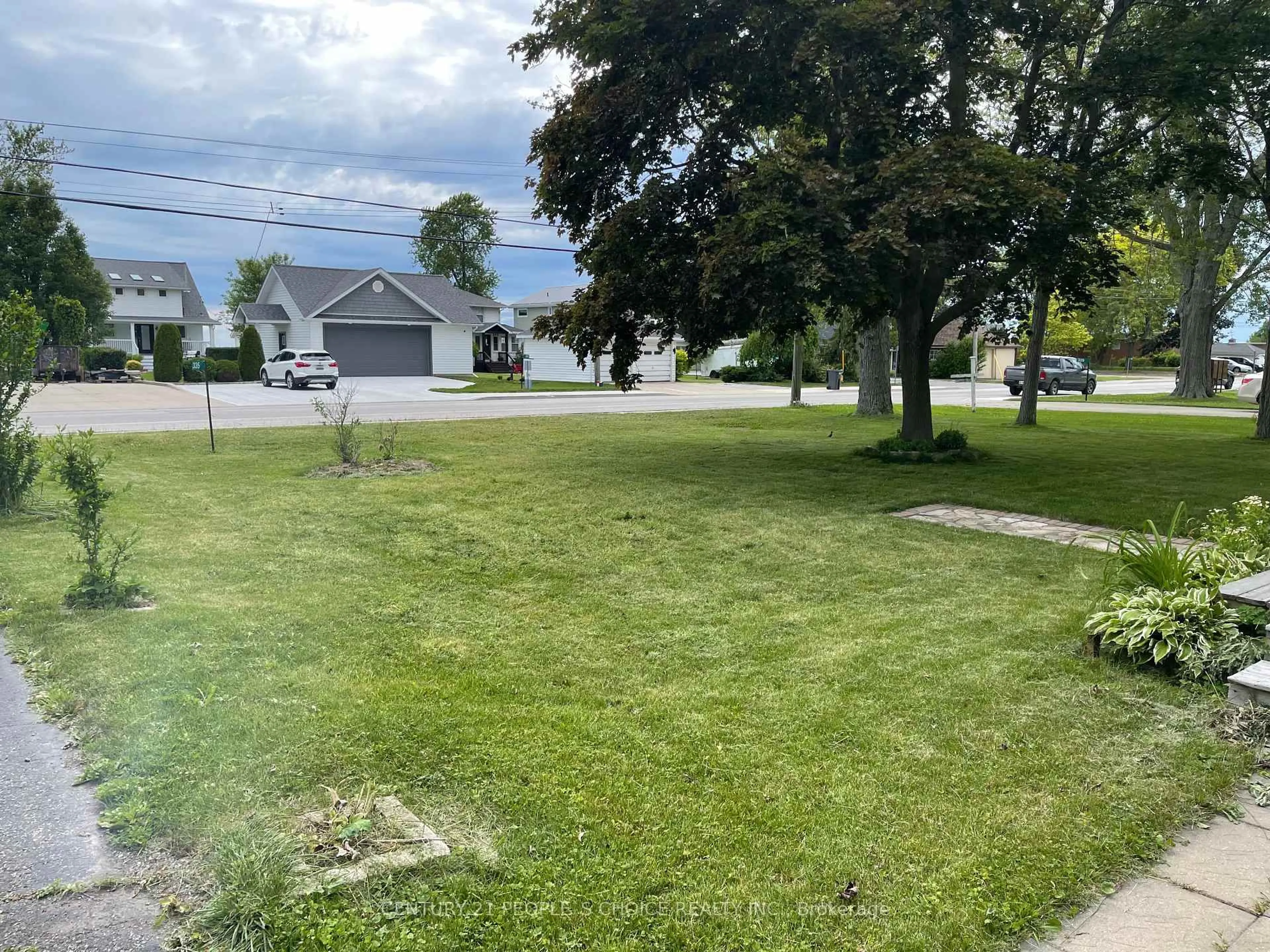 A pic from outside/outdoor area/front of a property/back of a property/a pic from drone, street for 335 Robson Rd, Windsor Ontario N8H 0A4