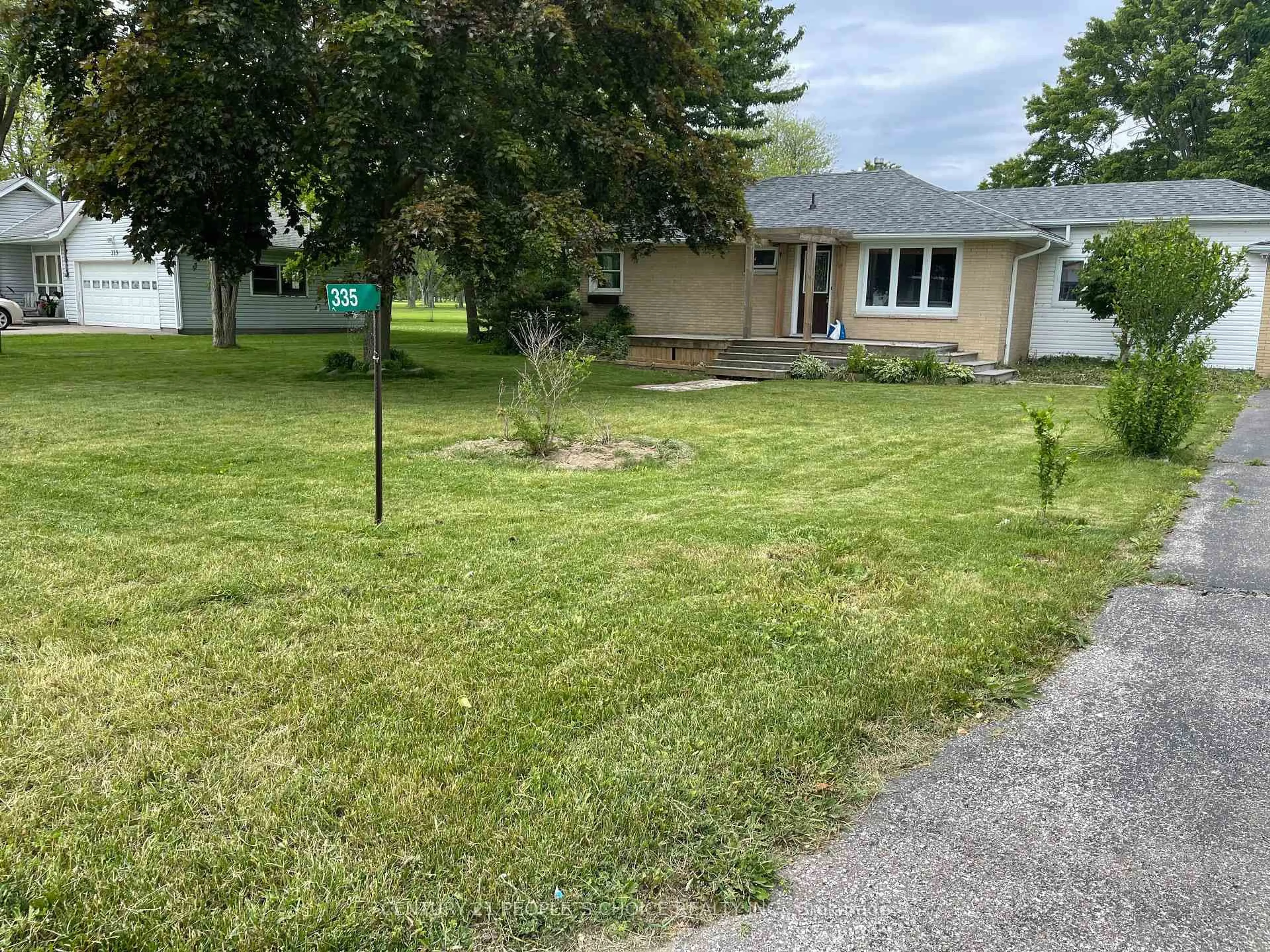 A pic from outside/outdoor area/front of a property/back of a property/a pic from drone, street for 335 Robson Rd, Windsor Ontario N8H 0A4