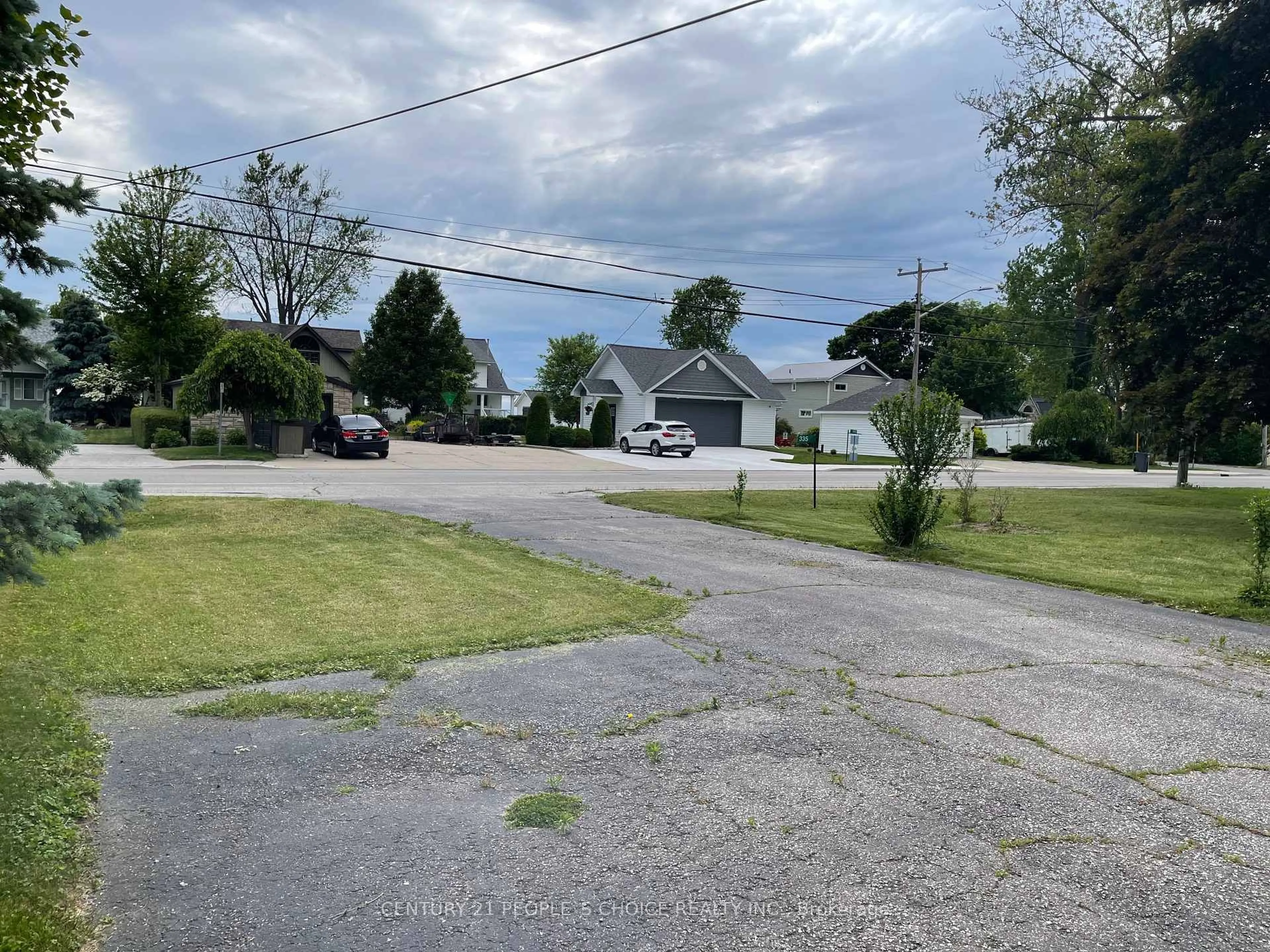 A pic from outside/outdoor area/front of a property/back of a property/a pic from drone, street for 335 Robson Rd, Windsor Ontario N8H 0A4