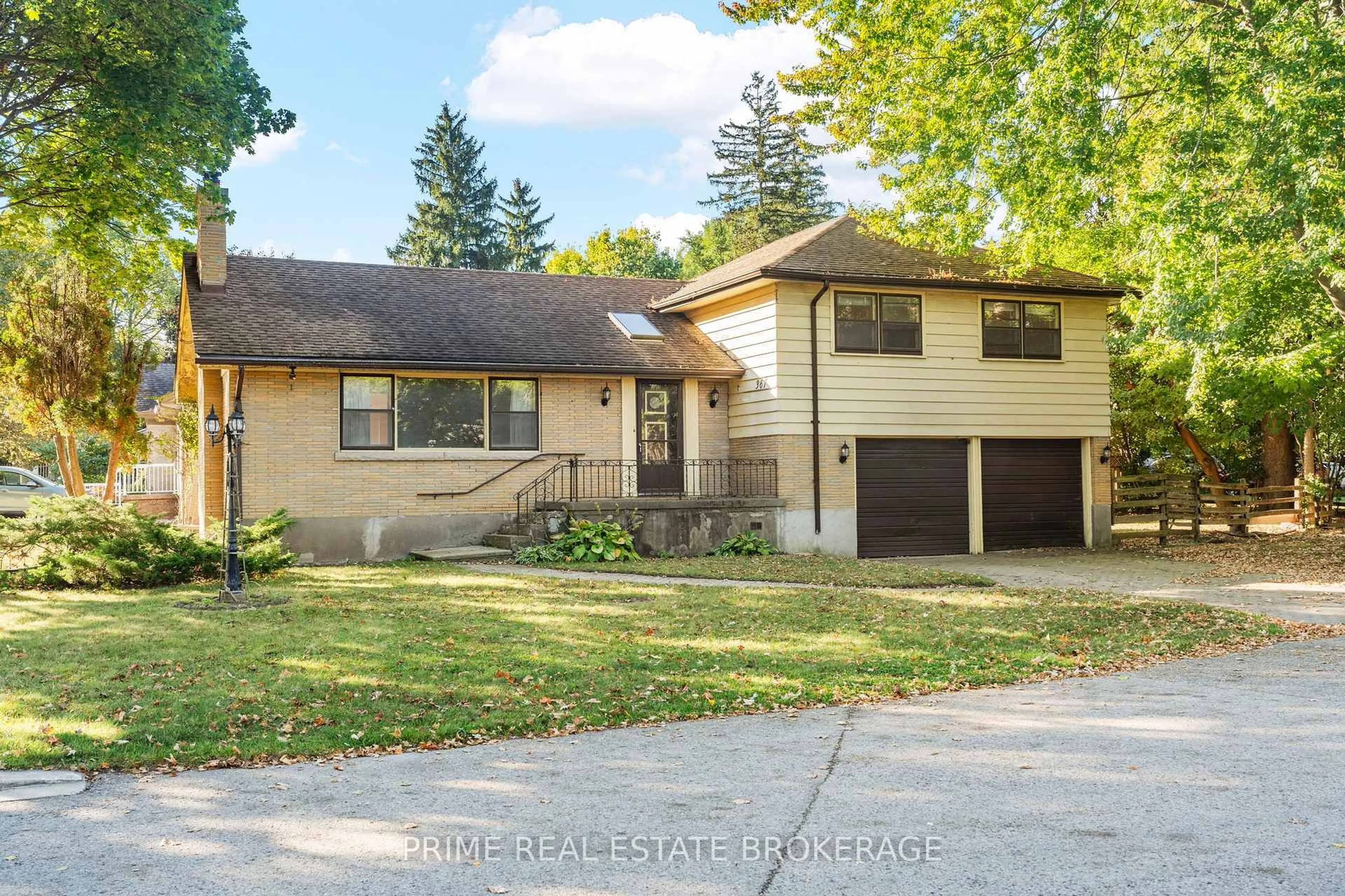 Home with vinyl exterior material, street for 367 Ridout St, London South Ontario N6C 3Z8