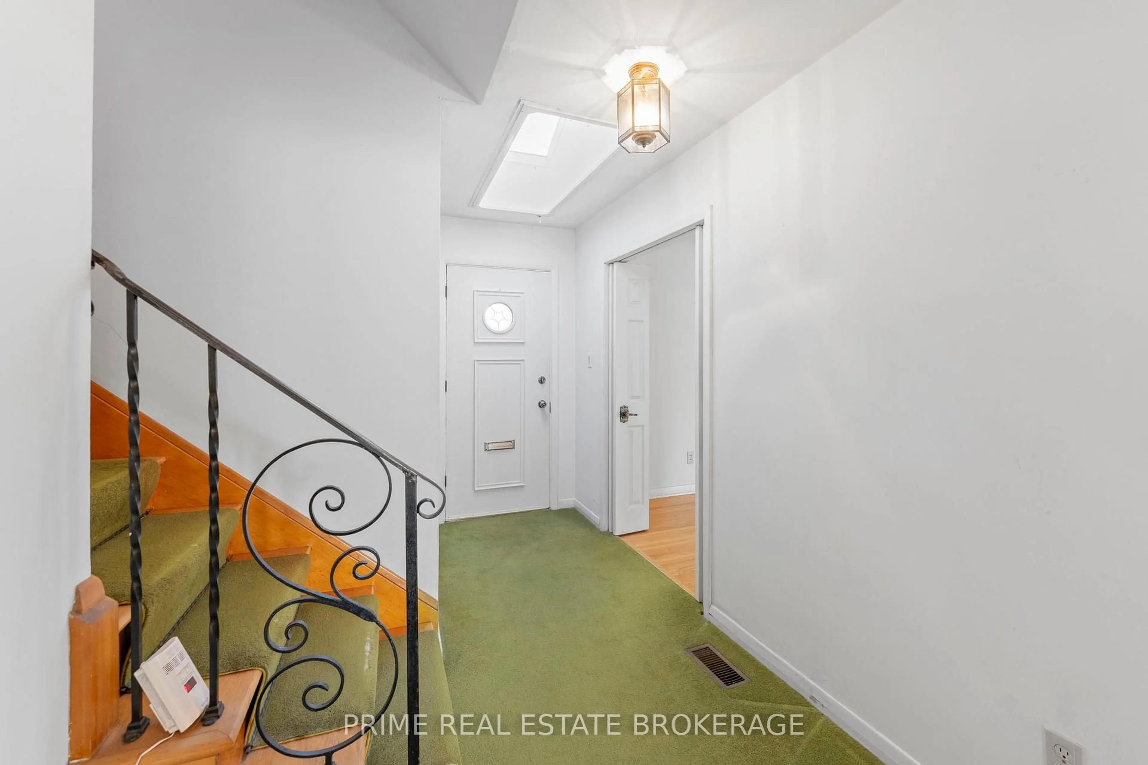 Indoor entryway for 367 Ridout St, London South Ontario N6C 3Z8