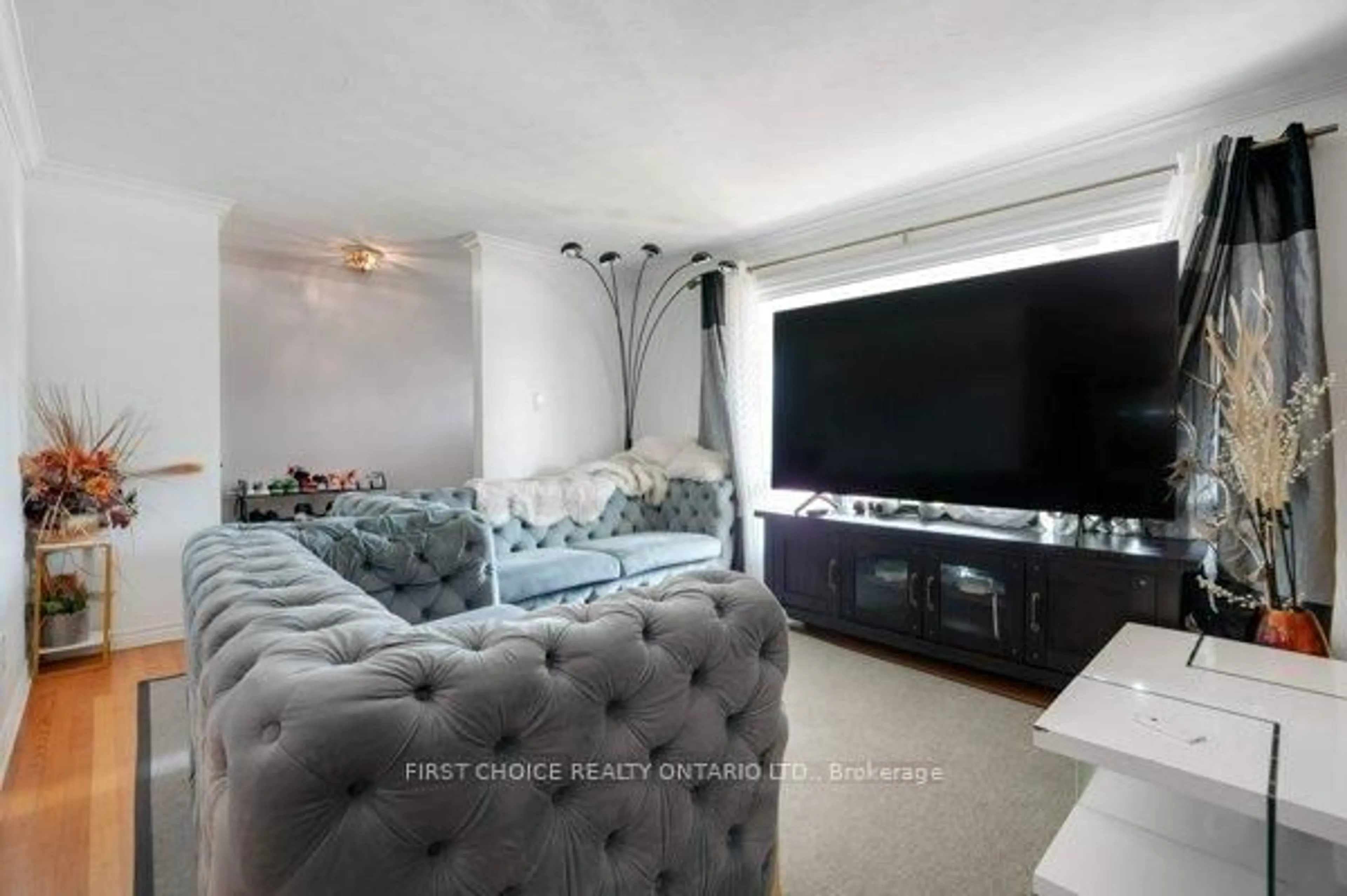 Home theater for 1753 Heron Rd, Ottawa Ontario K1V 6A2