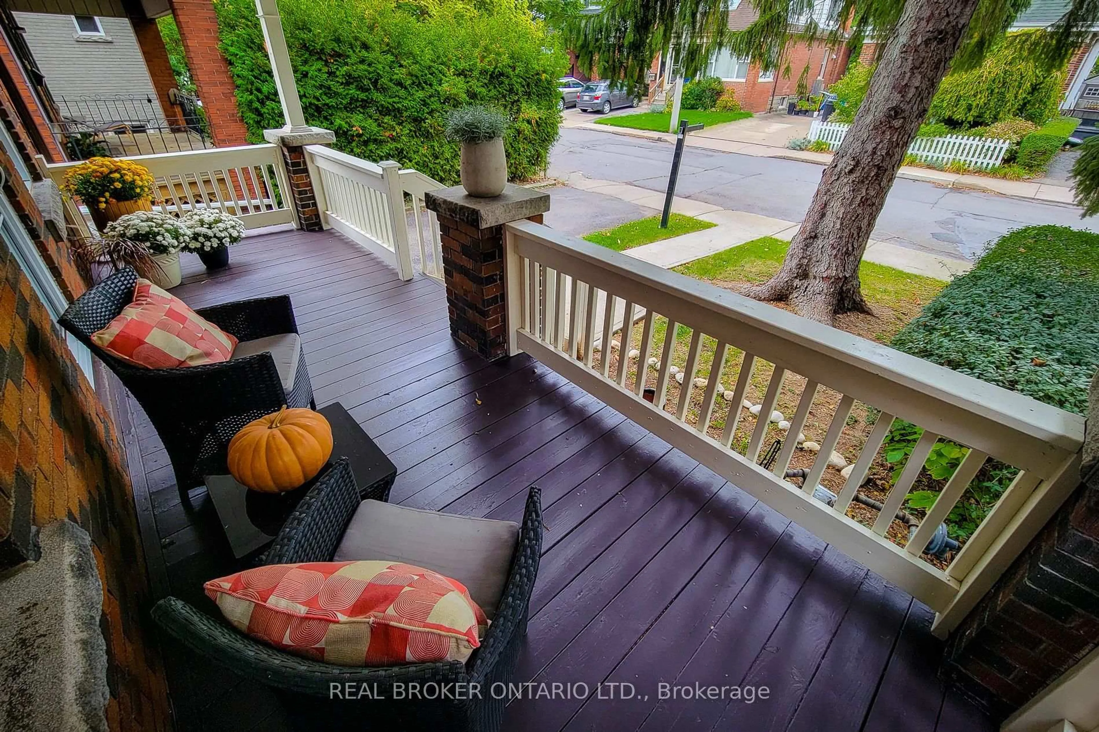 Patio, street for 115 Barclay St, Hamilton Ontario L8S 1P6