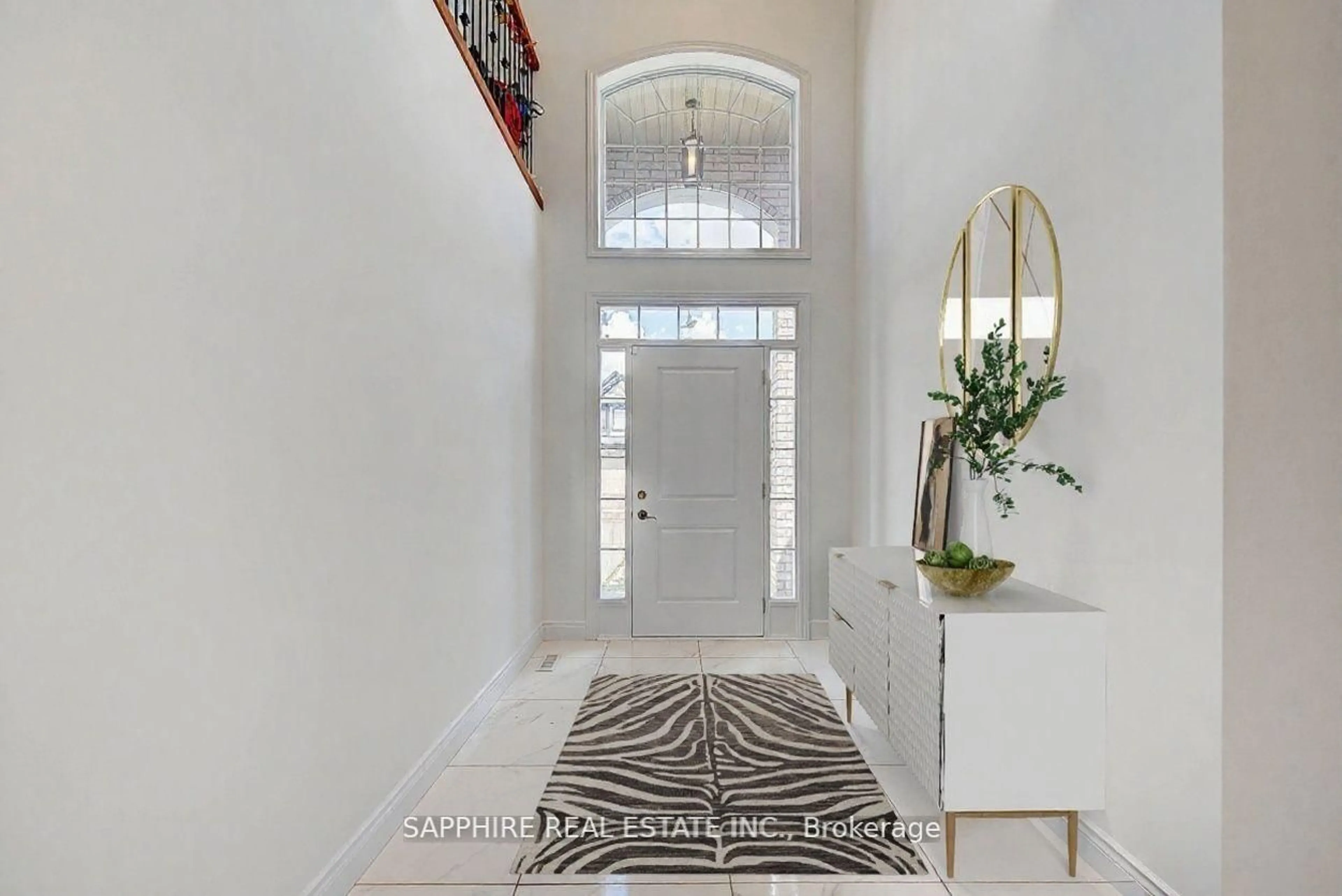 Indoor entryway for 1763 Owen Lane, London North Ontario N6G 0W2