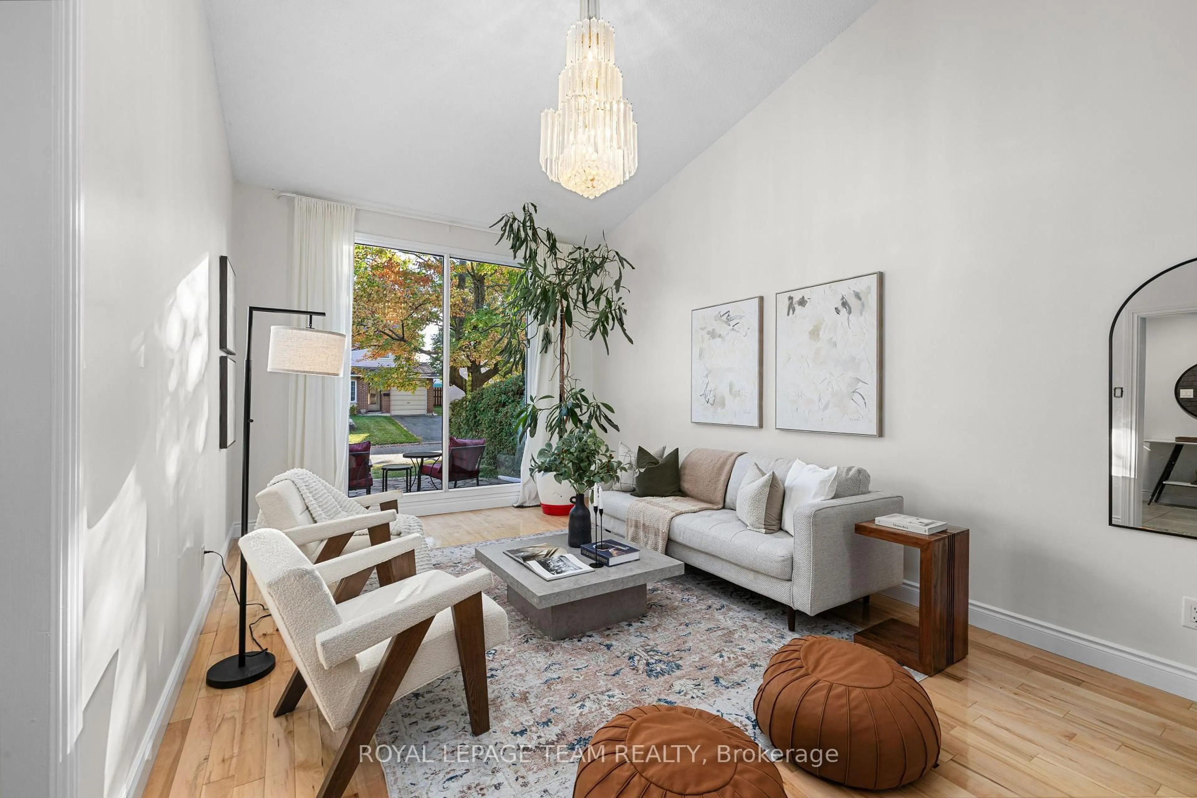 Living room with furniture, wood/laminate floor for 4397 Whittaker Cres, Ottawa Ontario K1B 4P1