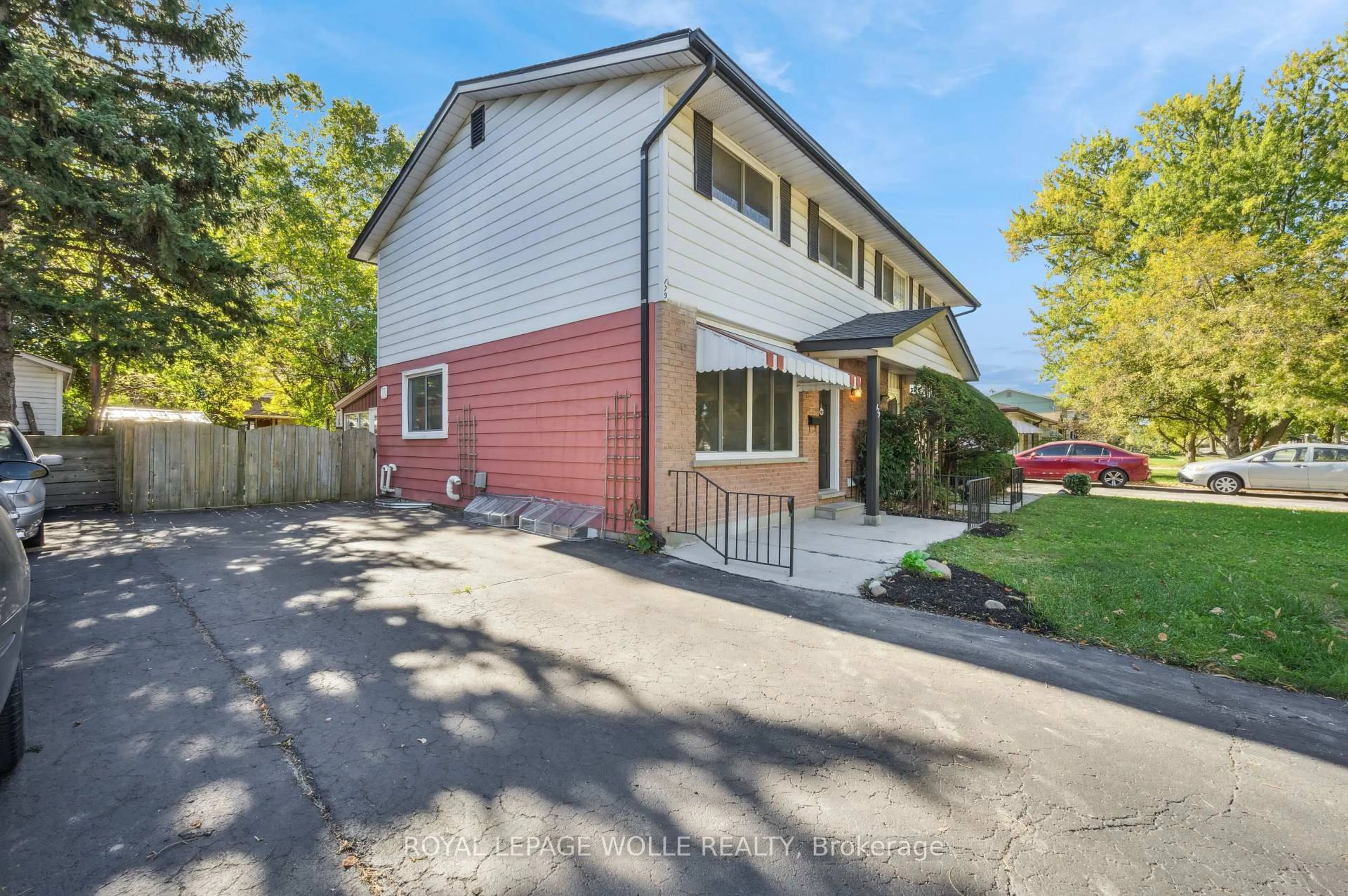 A pic from outside/outdoor area/front of a property/back of a property/a pic from drone, street for 179 Traynor Ave, Kitchener Ontario N2C 1W4