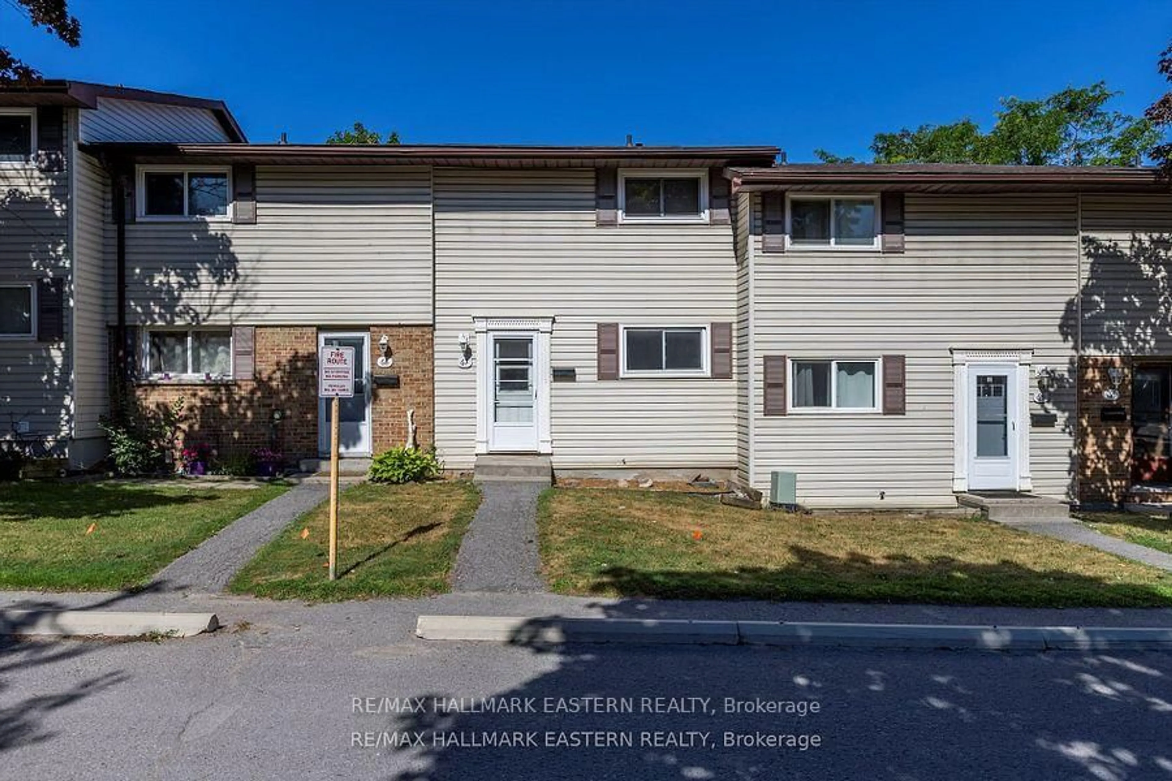 Home with vinyl exterior material, street for 996 Sydenham Rd ##67, Peterborough Ontario K9J 7V7