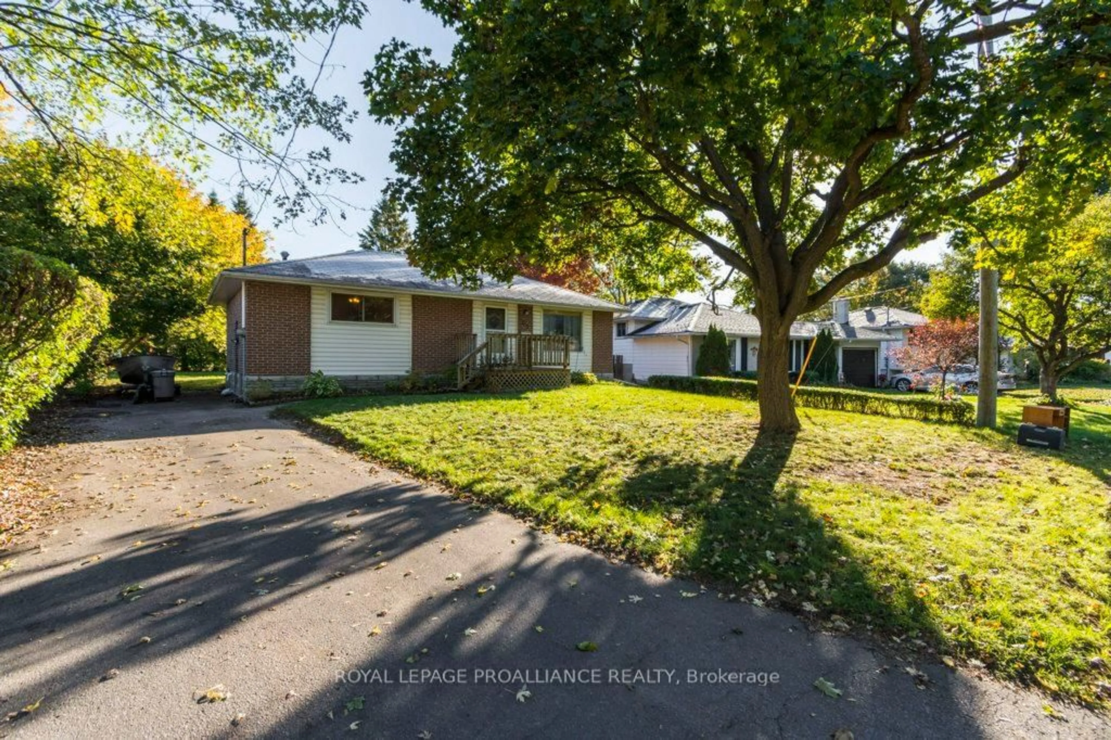 A pic from outside/outdoor area/front of a property/back of a property/a pic from drone, street for 69 Thorncliffe Dr, Belleville Ontario K8P 4M1