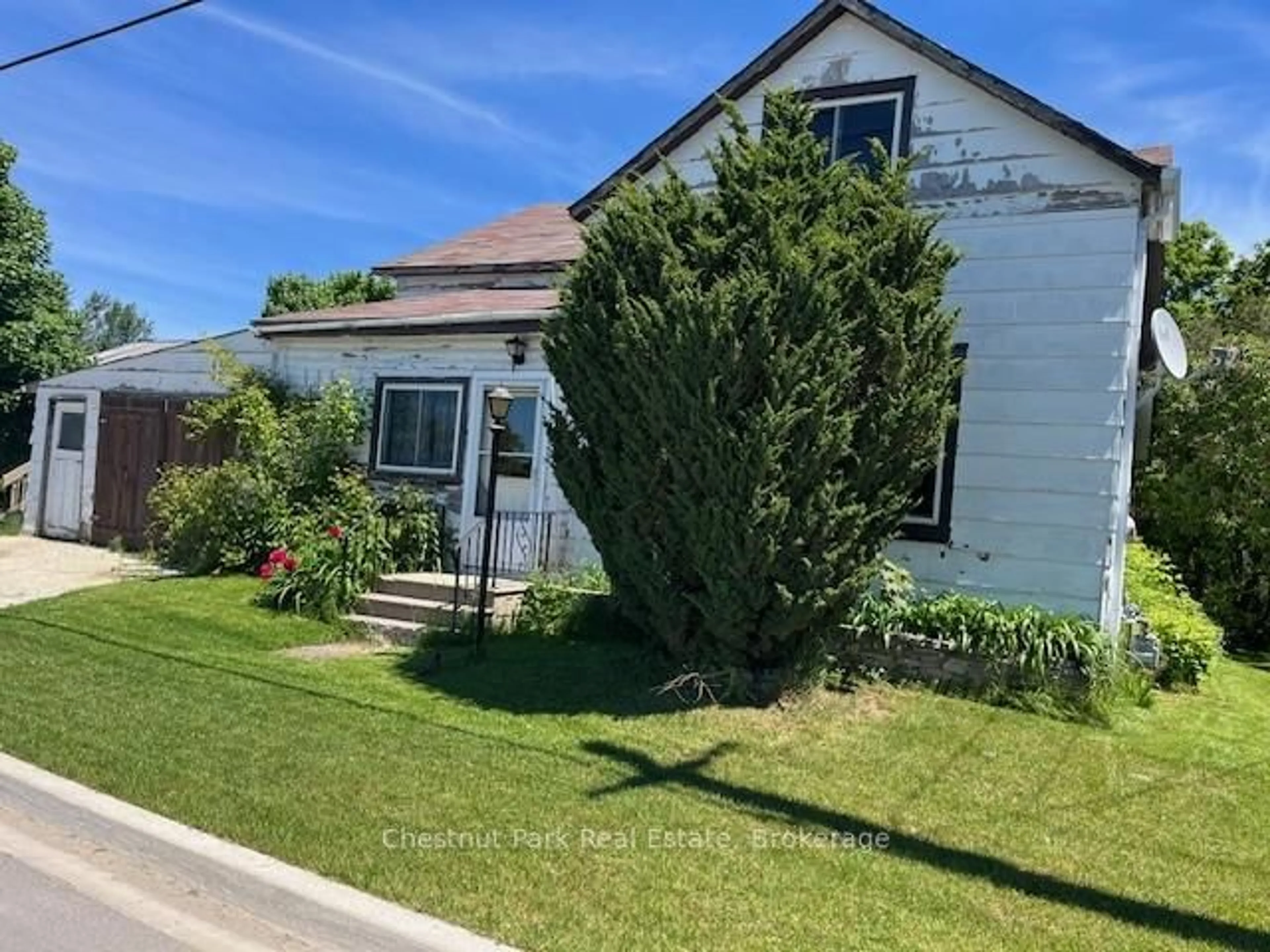 A pic from outside/outdoor area/front of a property/back of a property/a pic from drone, street for 213 Cook St, Meaford Ontario N4L 1H2