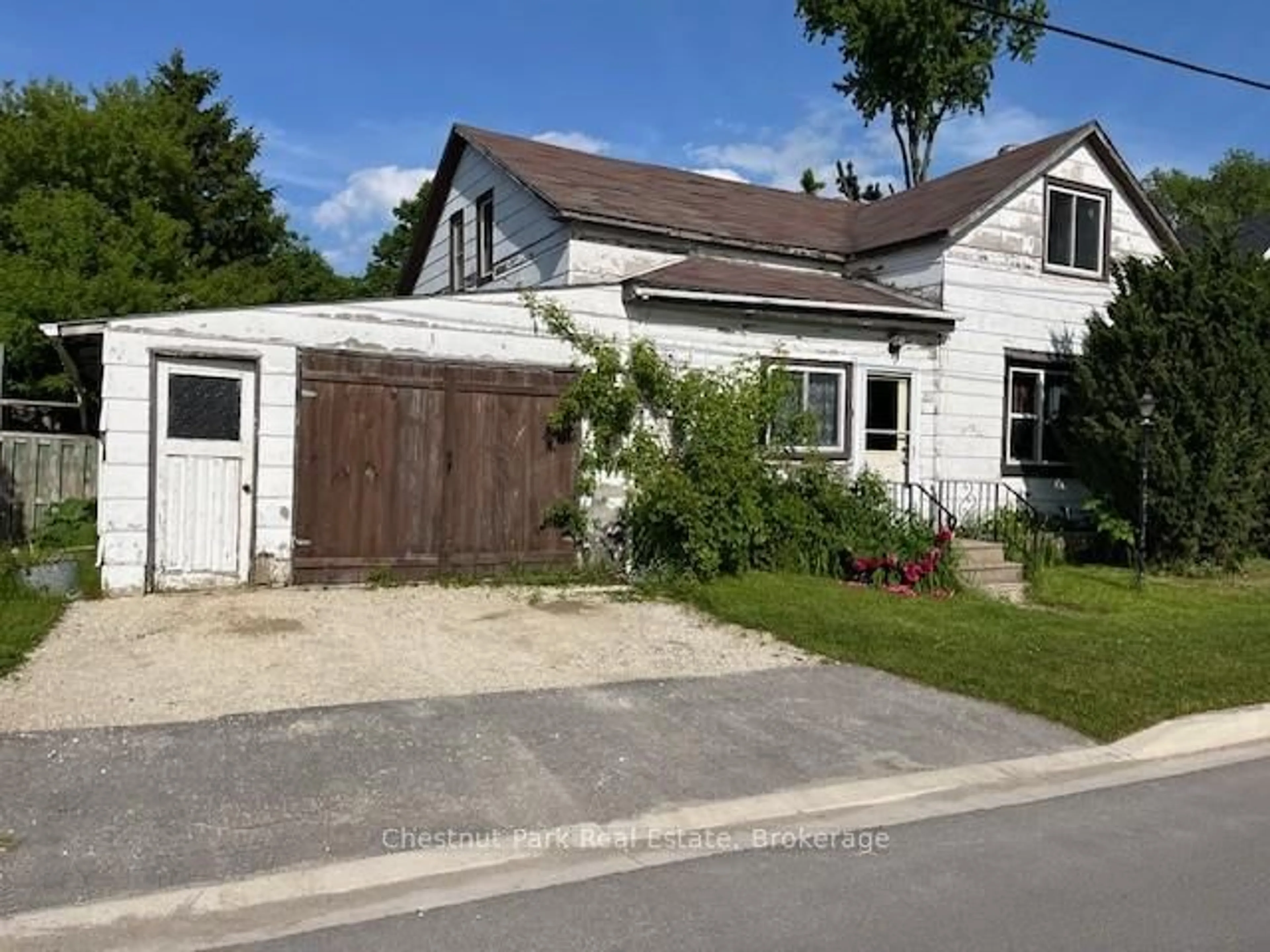 A pic from outside/outdoor area/front of a property/back of a property/a pic from drone, street for 213 Cook St, Meaford Ontario N4L 1H2