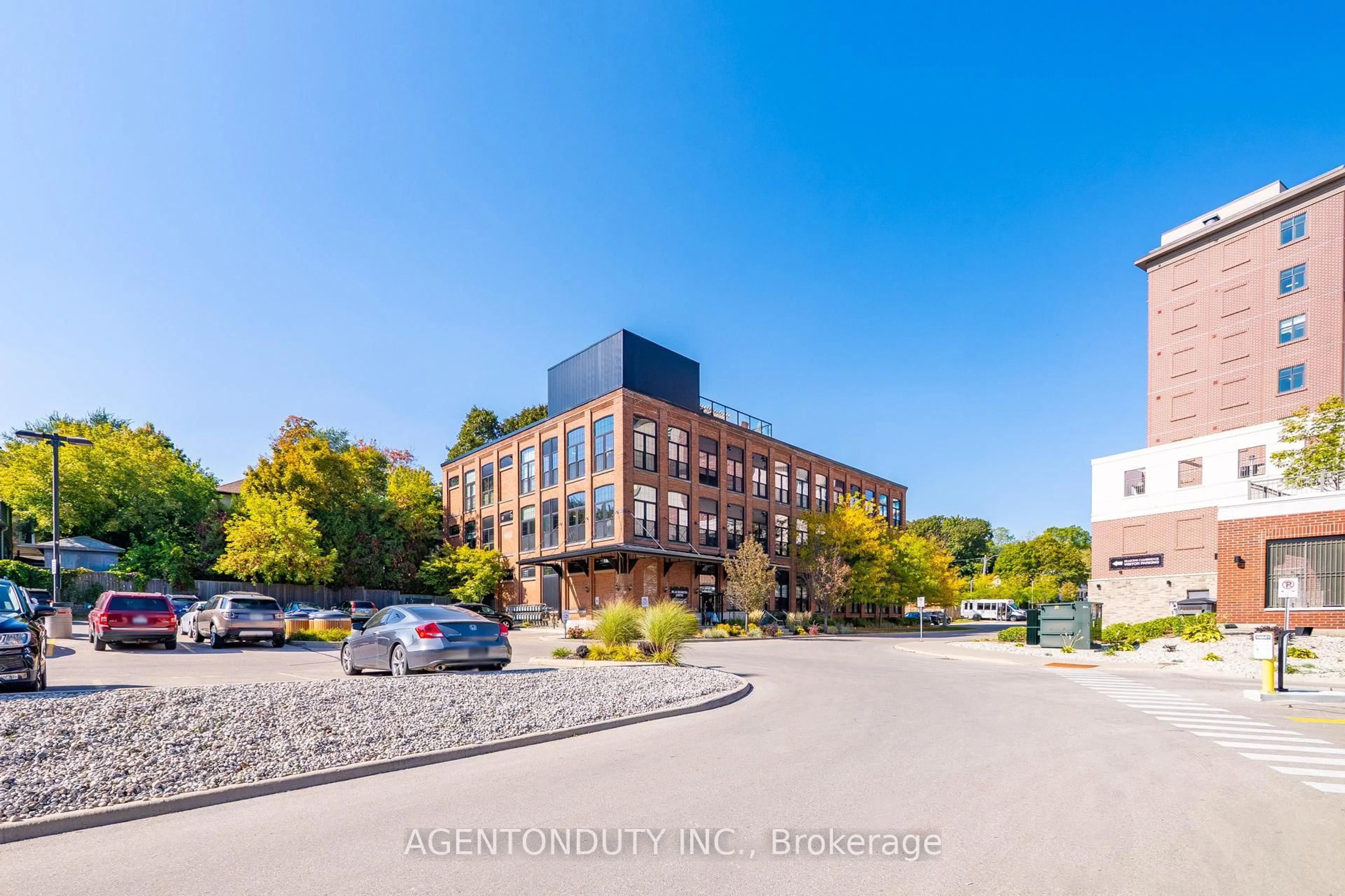 A pic from outside/outdoor area/front of a property/back of a property/a pic from drone, unknown for 24 Cedar St #101, Cambridge Ontario N1S 0B2