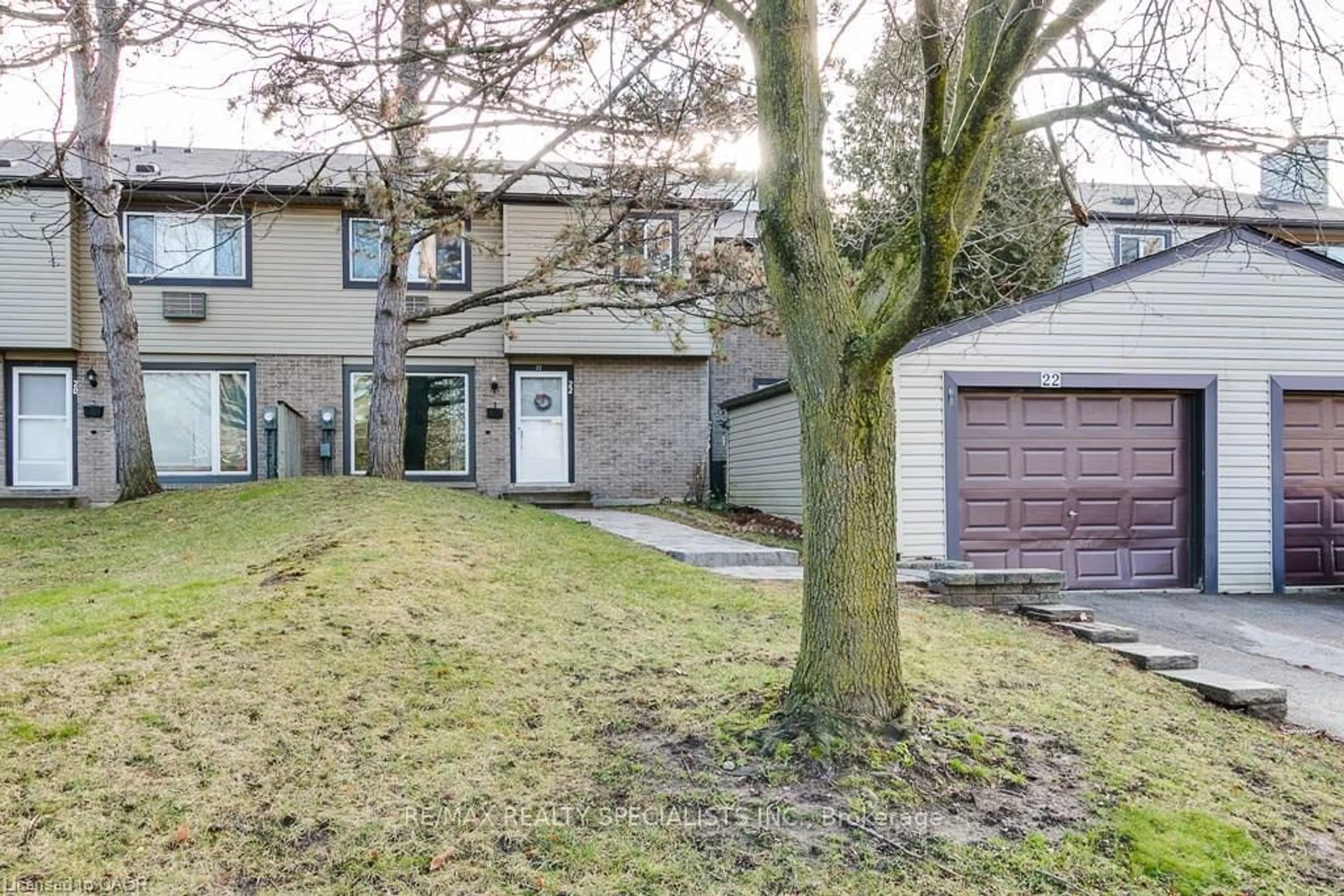 A pic from outside/outdoor area/front of a property/back of a property/a pic from drone, street for 22 Wilsonview Ave, Guelph Ontario N1G 2Z9