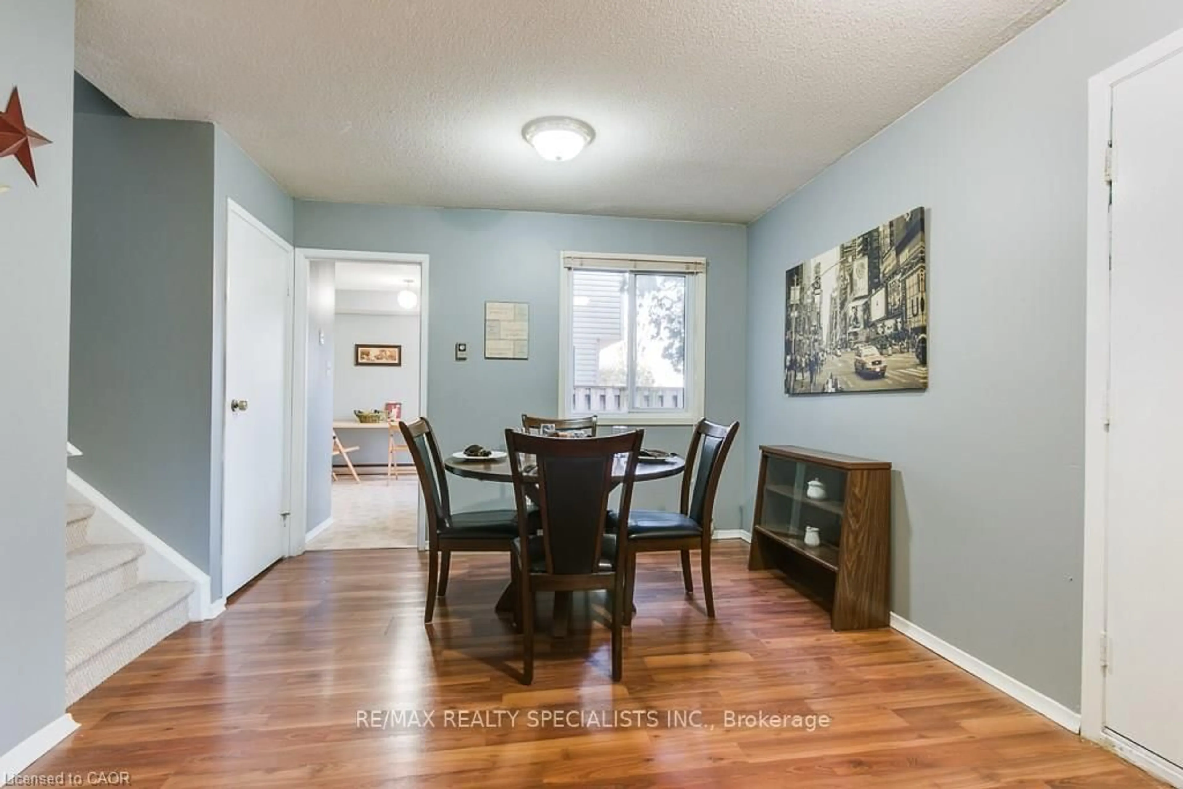 Dining room, wood/laminate floor for 22 Wilsonview Ave, Guelph Ontario N1G 2Z9