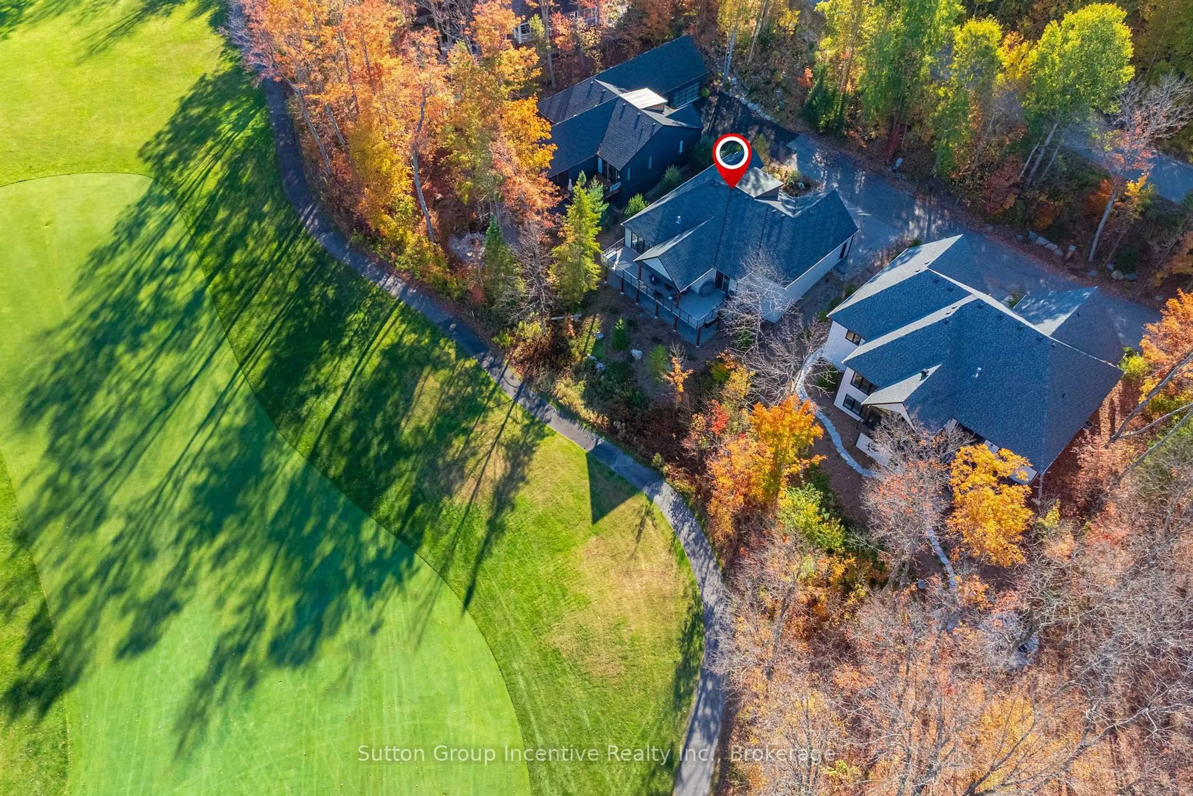 A pic from outside/outdoor area/front of a property/back of a property/a pic from drone, forest/trees view for 24 St Georges Crt, Huntsville Ontario P1H 1B1