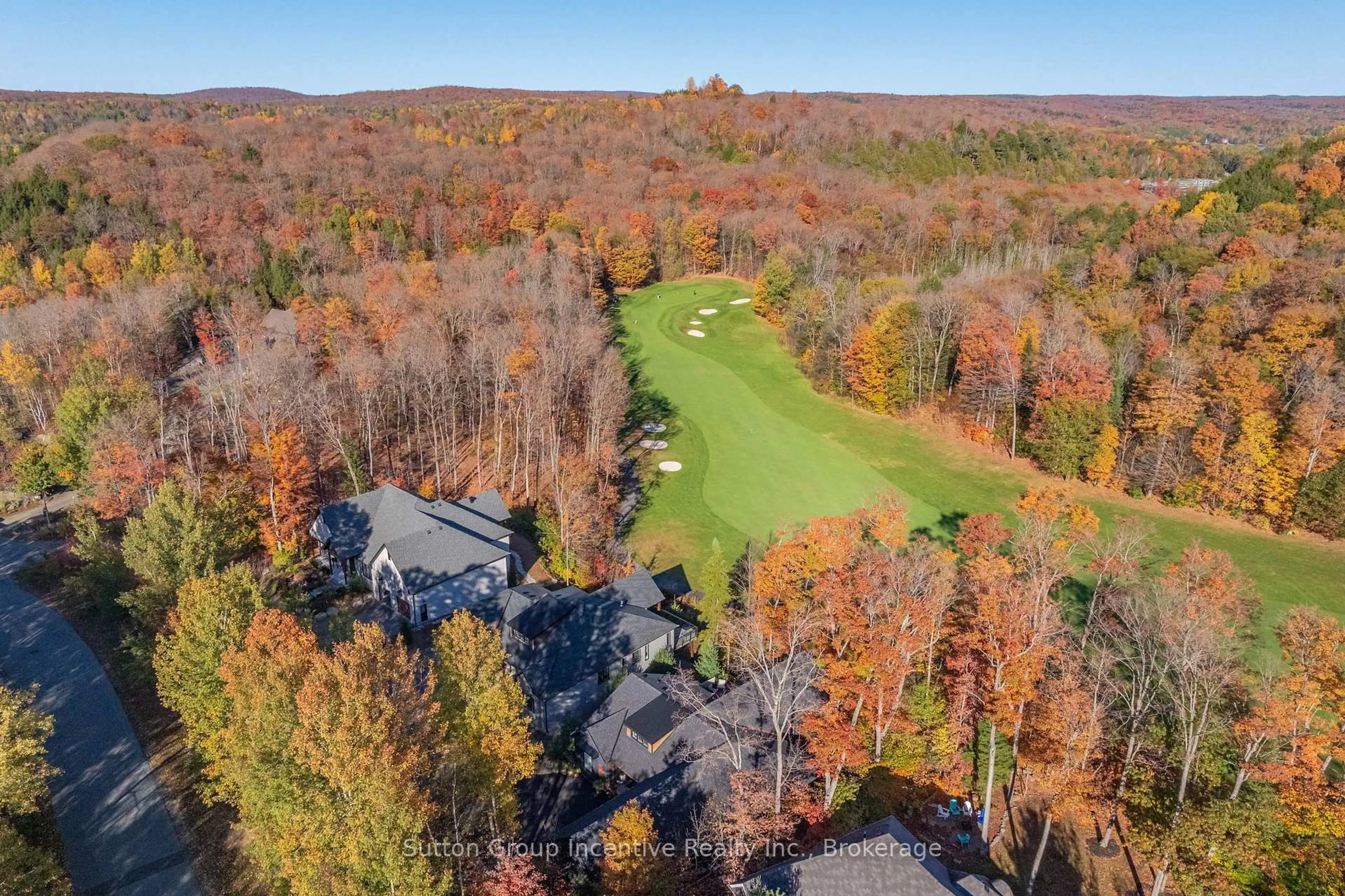 A pic from outside/outdoor area/front of a property/back of a property/a pic from drone, forest/trees view for 24 St Georges Crt, Huntsville Ontario P1H 1B1