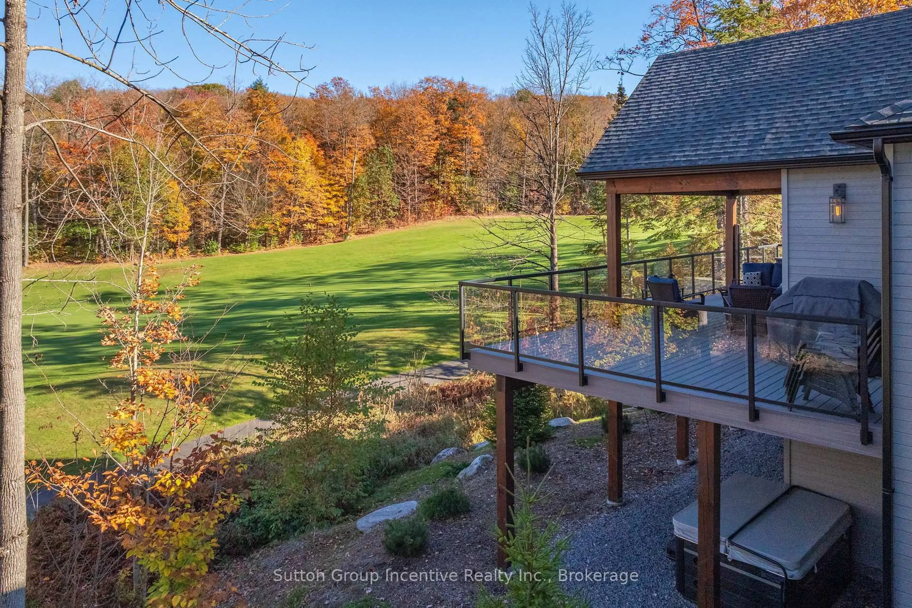 A pic from outside/outdoor area/front of a property/back of a property/a pic from drone, water/lake/river/ocean view for 24 St Georges Crt, Huntsville Ontario P1H 1B1