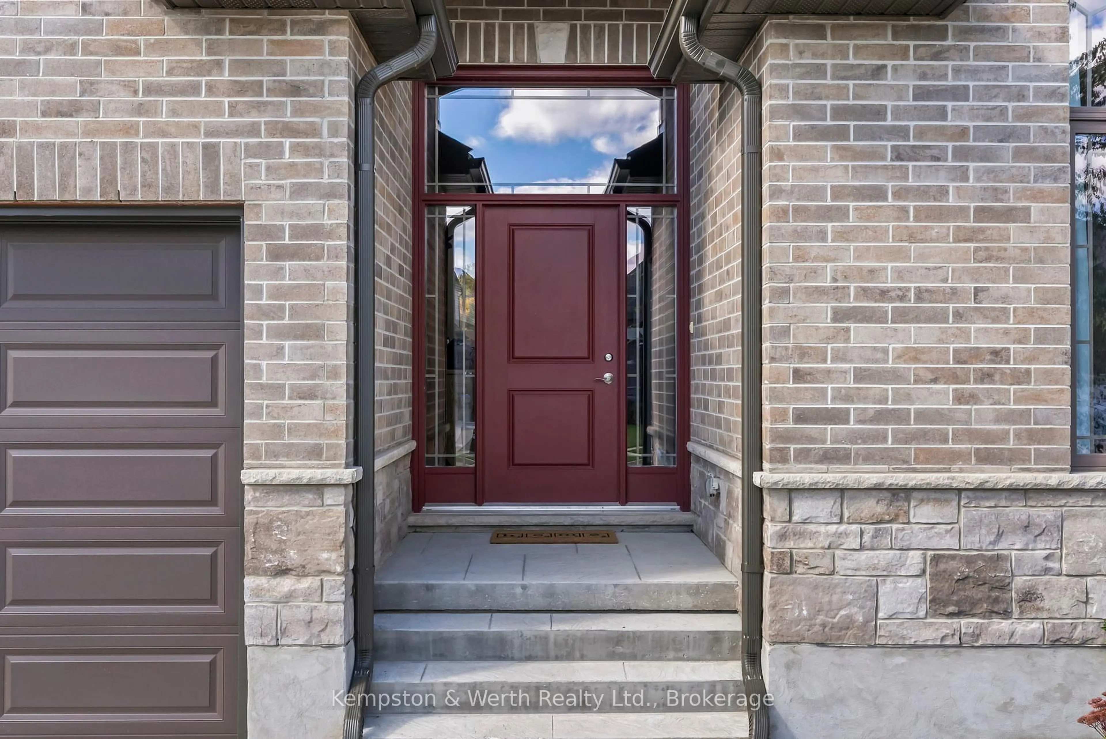 Indoor entryway for 86 Forbes Cres, North Perth Ontario N4W 0B8