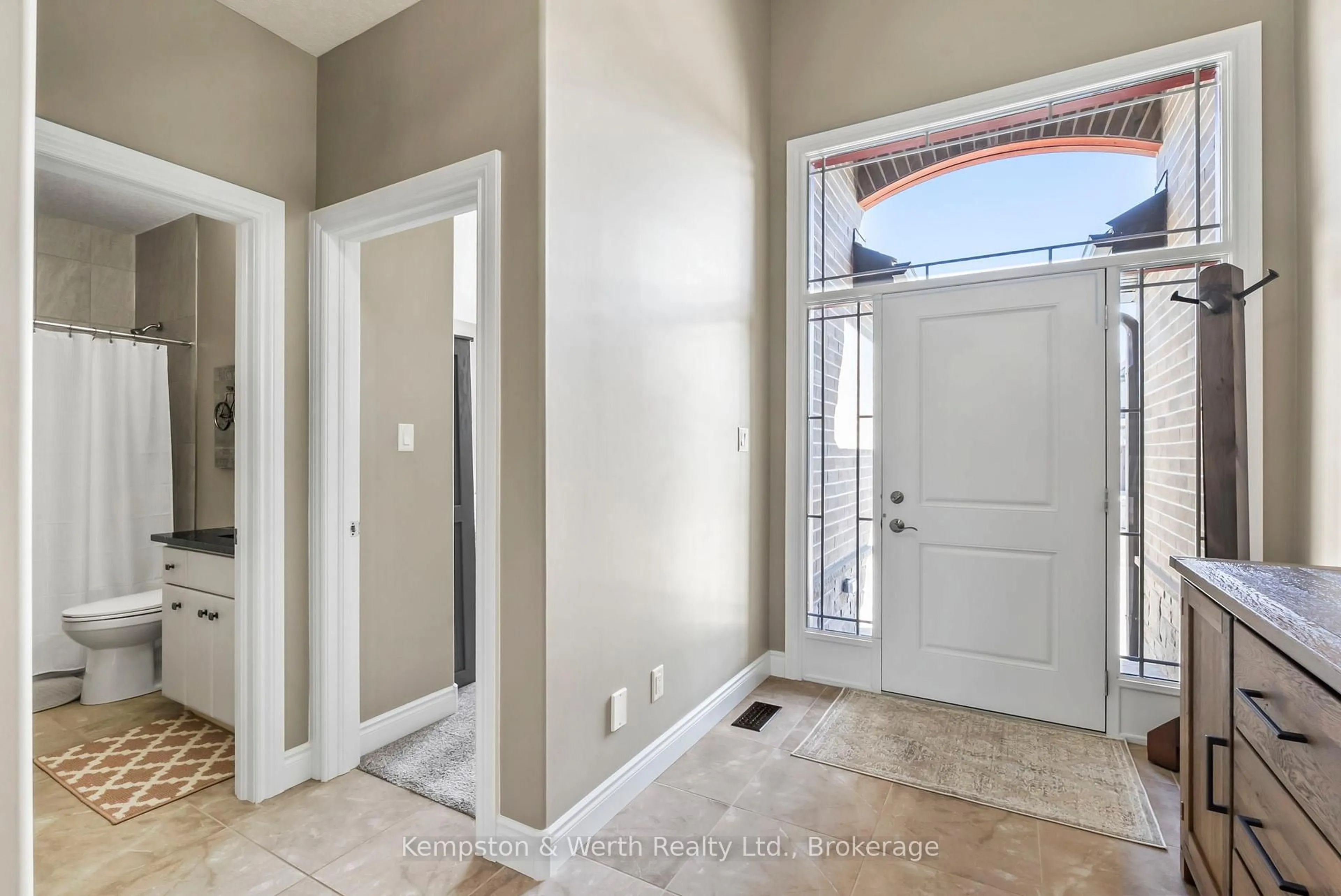 Indoor entryway for 86 Forbes Cres, North Perth Ontario N4W 0B8