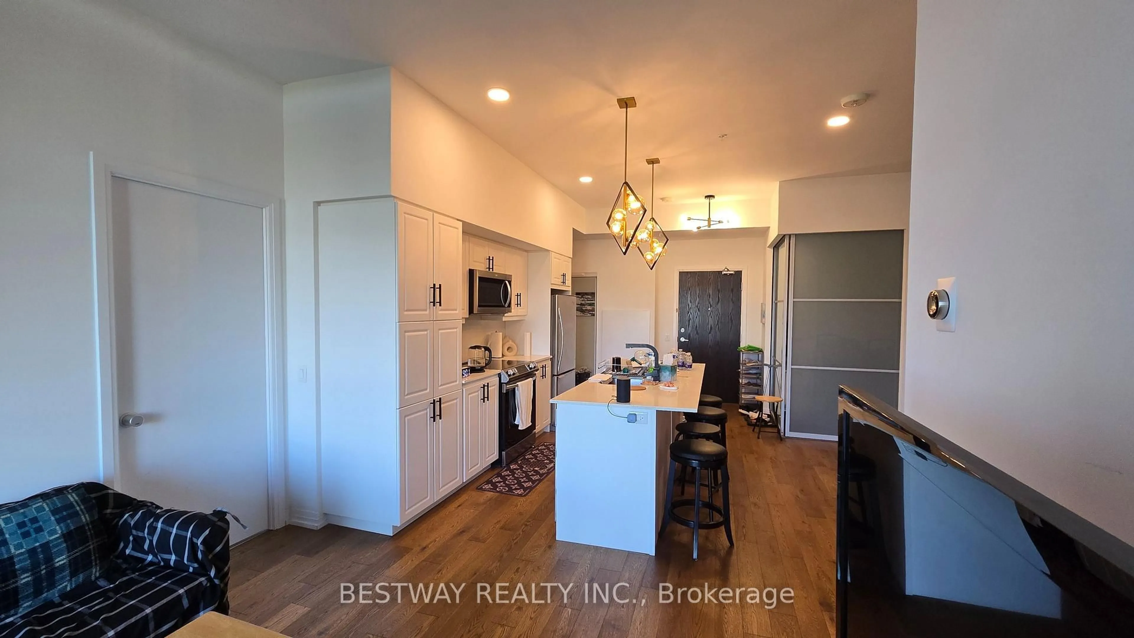 Open concept kitchen, wood/laminate floor for 7711 Green Vista Gate #911, Niagara Falls Ontario L2G 0Y9