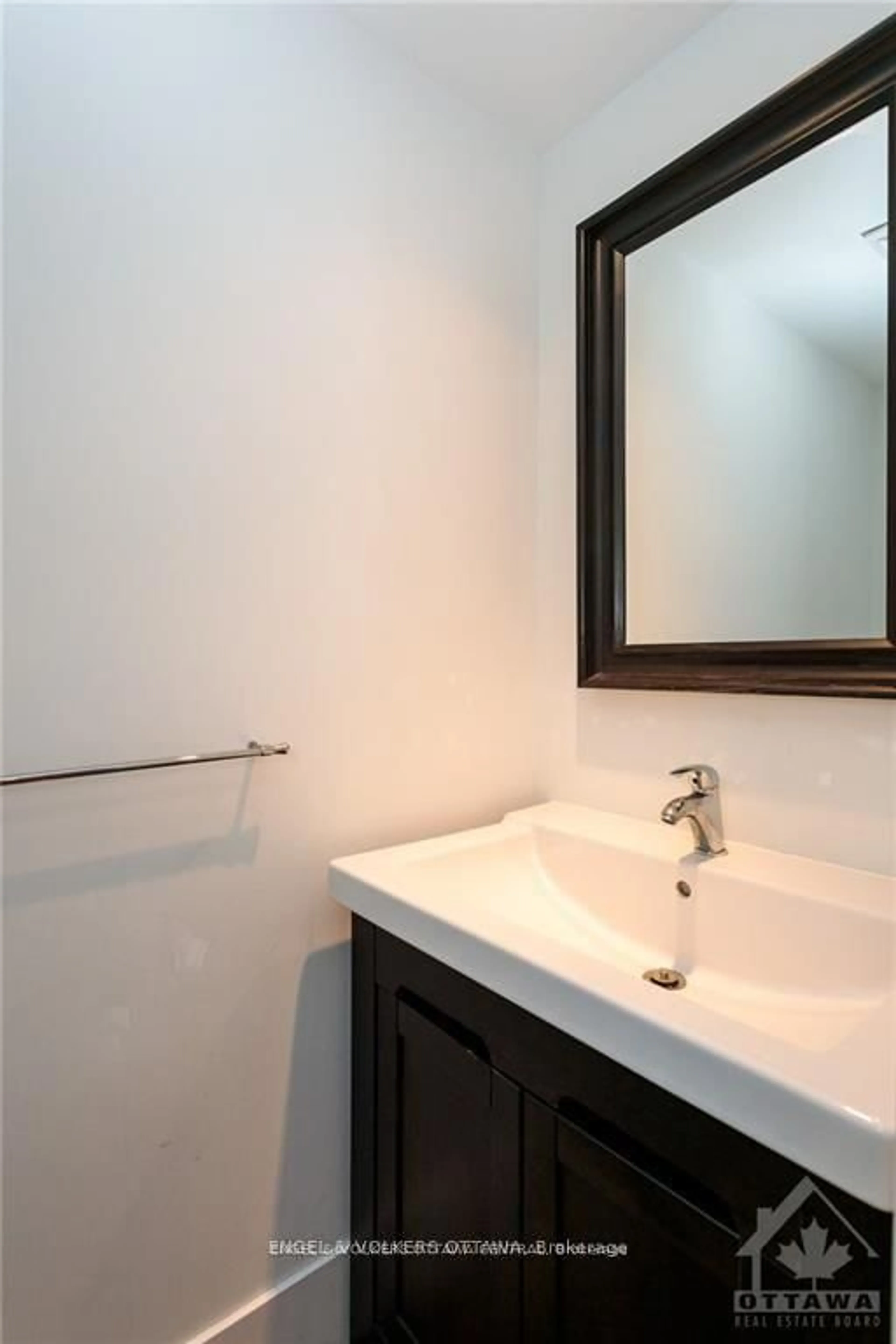 Standard bathroom, unknown for 140 Montauk Pvt, Ottawa Ontario K2C 2B4