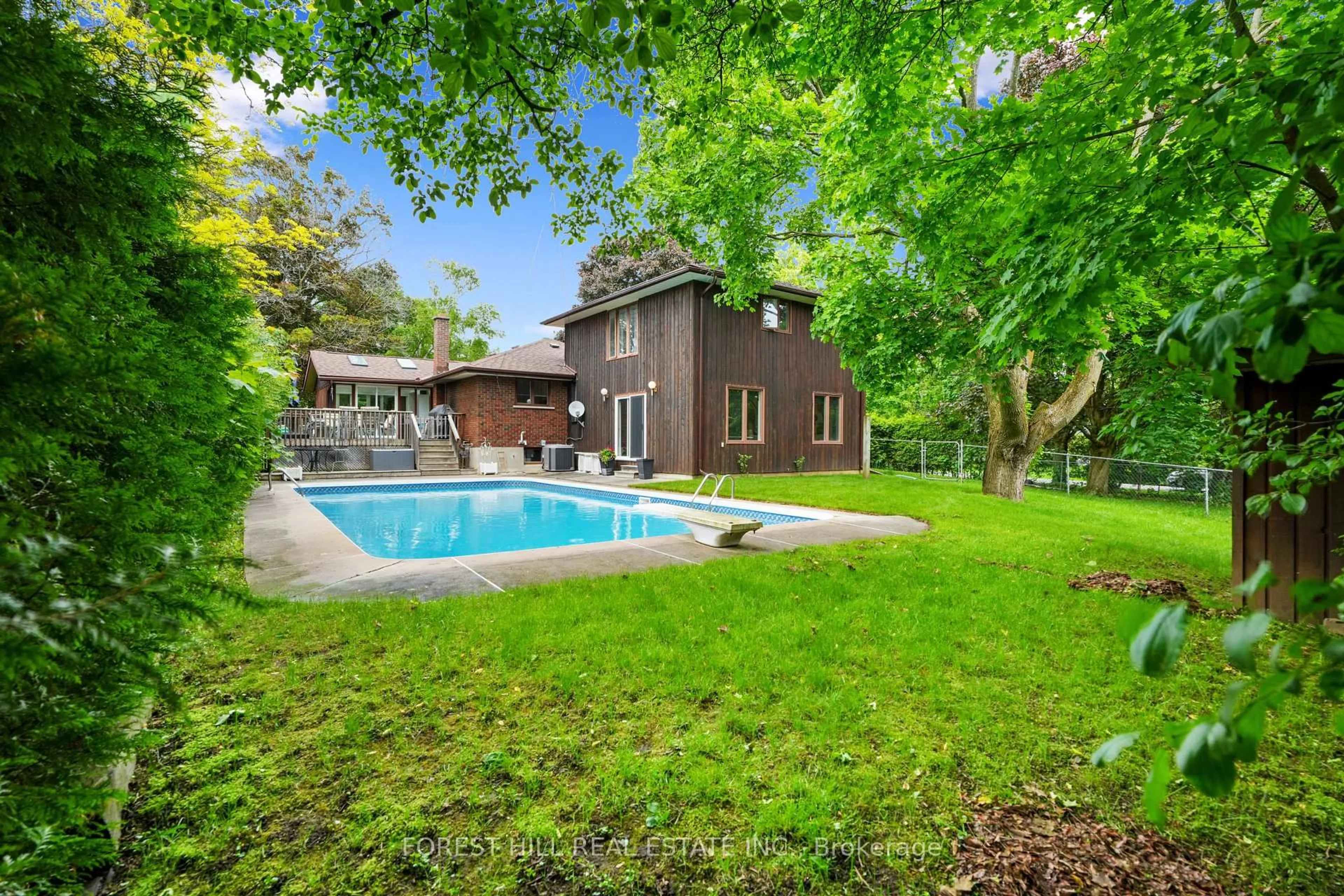 Pool for 285 Cottonwood Dr, Peterborough West Ontario K9J 6N5