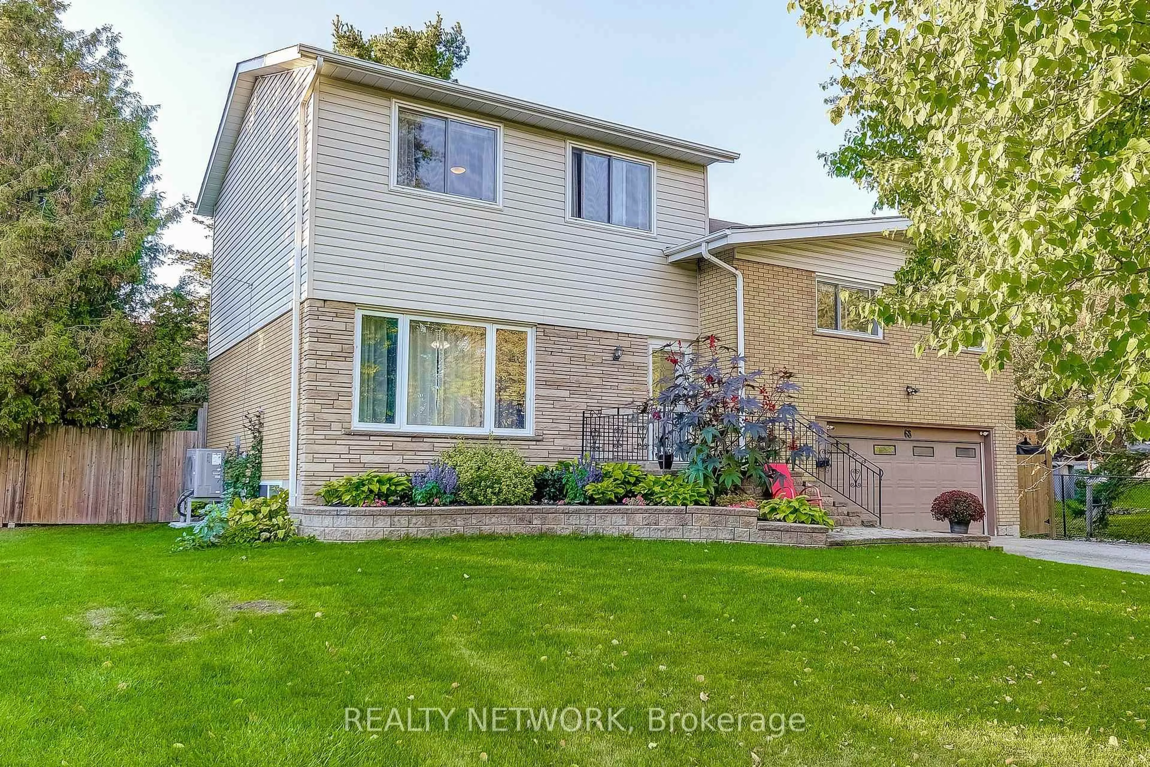 Home with vinyl exterior material, street for 68 Aldercrest Ave, Hamilton Ontario L9B 1L4