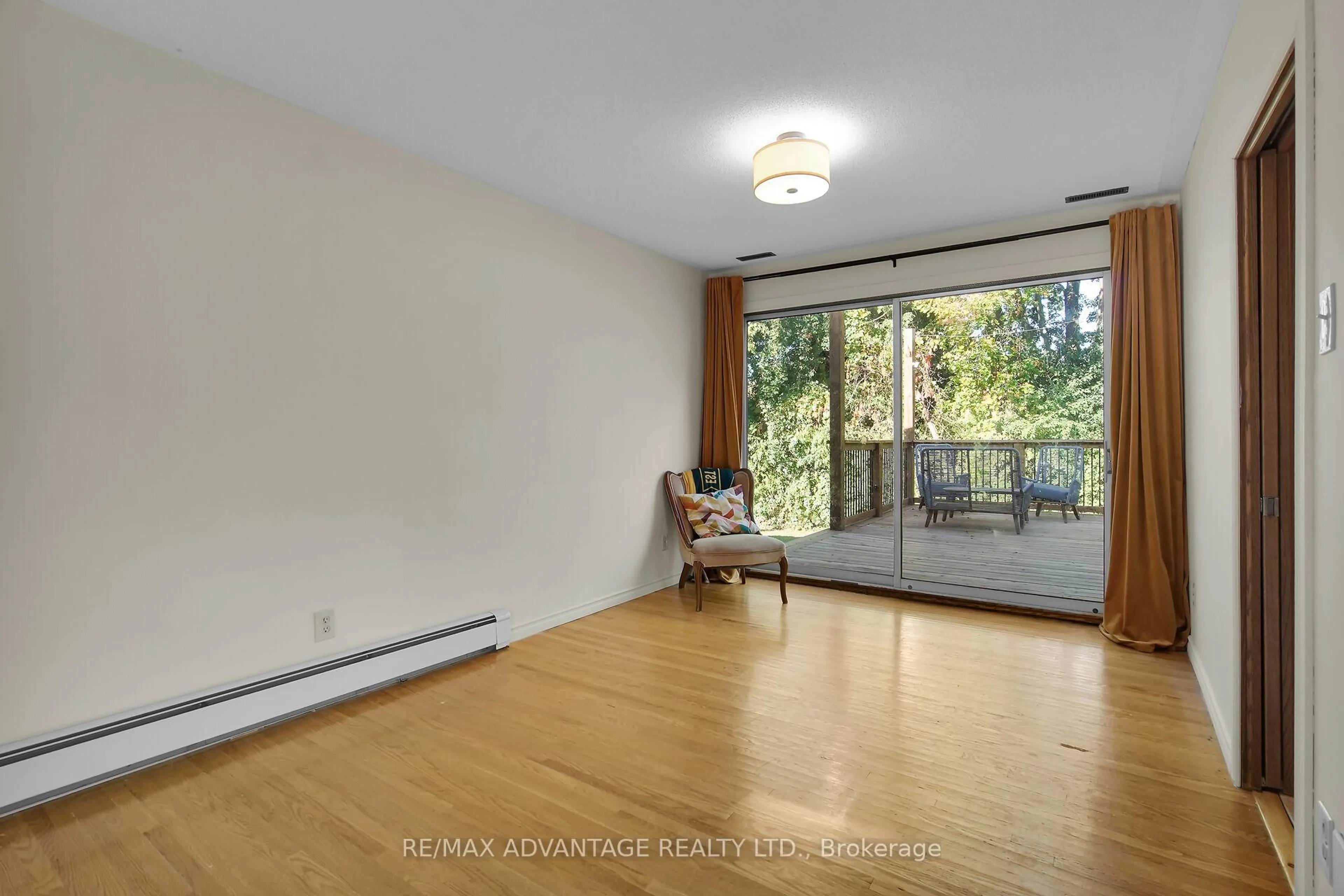 A pic of a room for 41 Queen Anne Circ, London North Ontario N6H 4B6