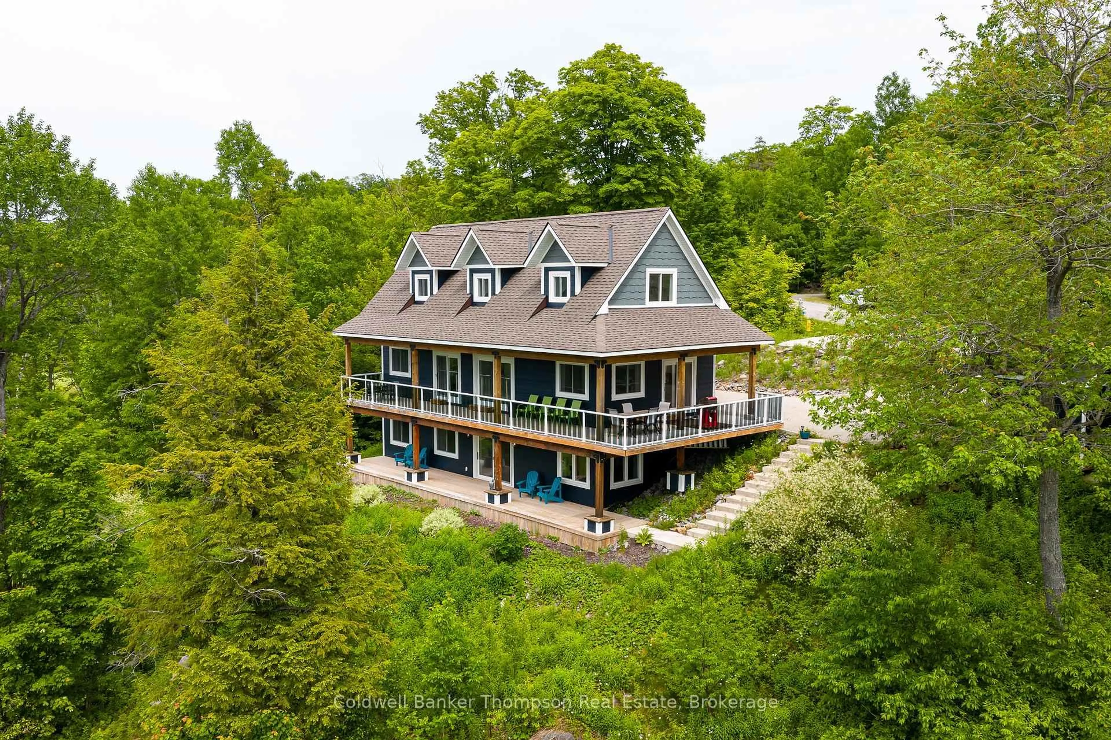 A pic from outside/outdoor area/front of a property/back of a property/a pic from drone, water/lake/river/ocean view for 17 Deerhurst Highlands Dr, Huntsville Ontario P1H 1B1