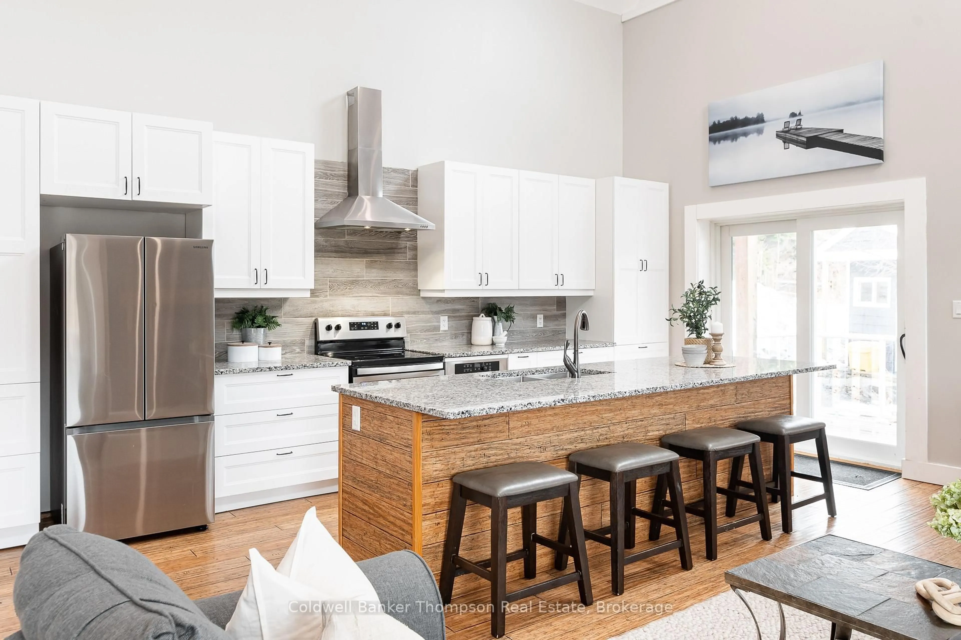 Open concept kitchen, unknown for 17 Deerhurst Highlands Dr, Huntsville Ontario P1H 1B1