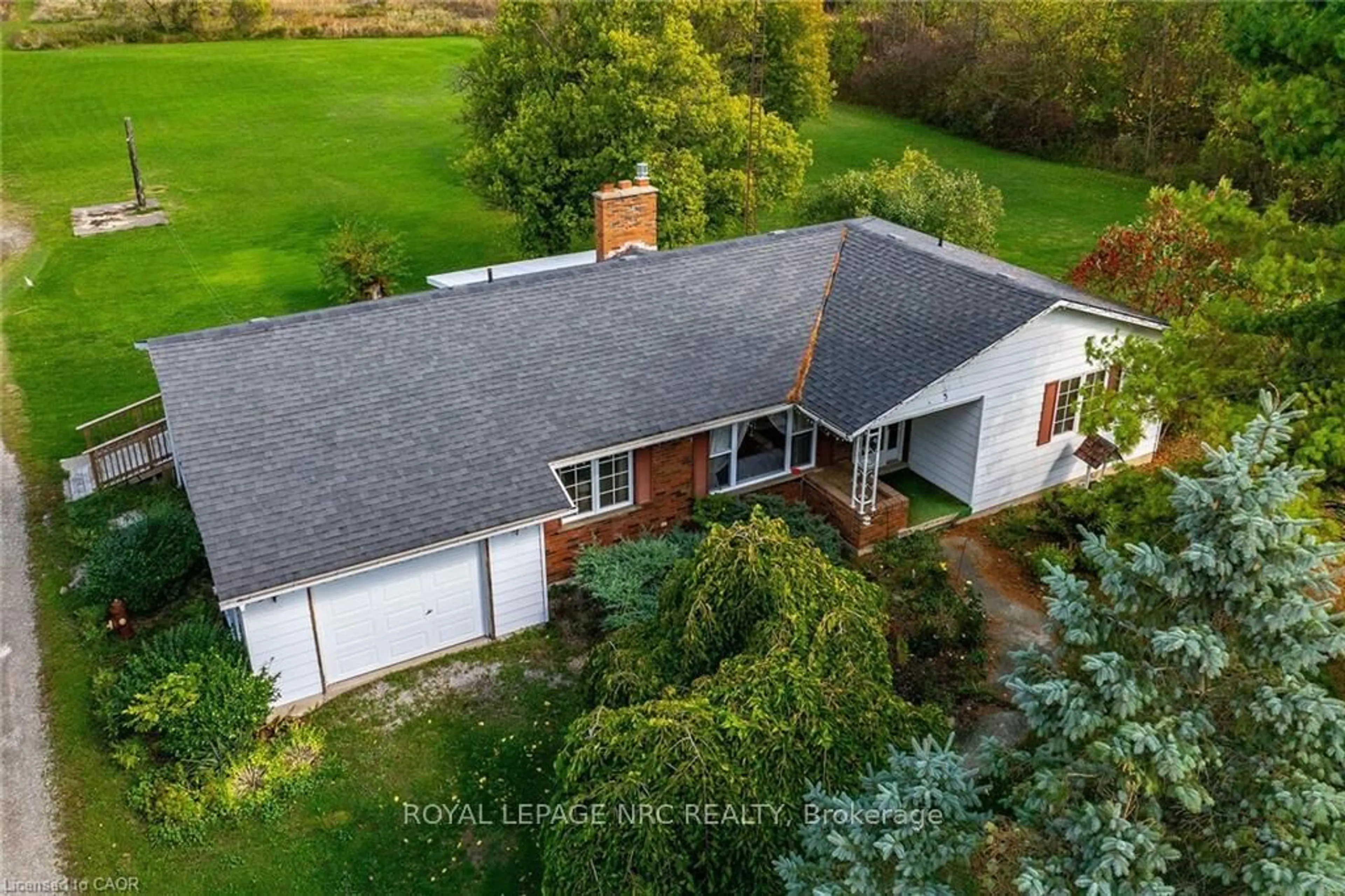 A pic from outside/outdoor area/front of a property/back of a property/a pic from drone, unknown for 162 Young Rd, Haldimand Ontario N1A 2W7