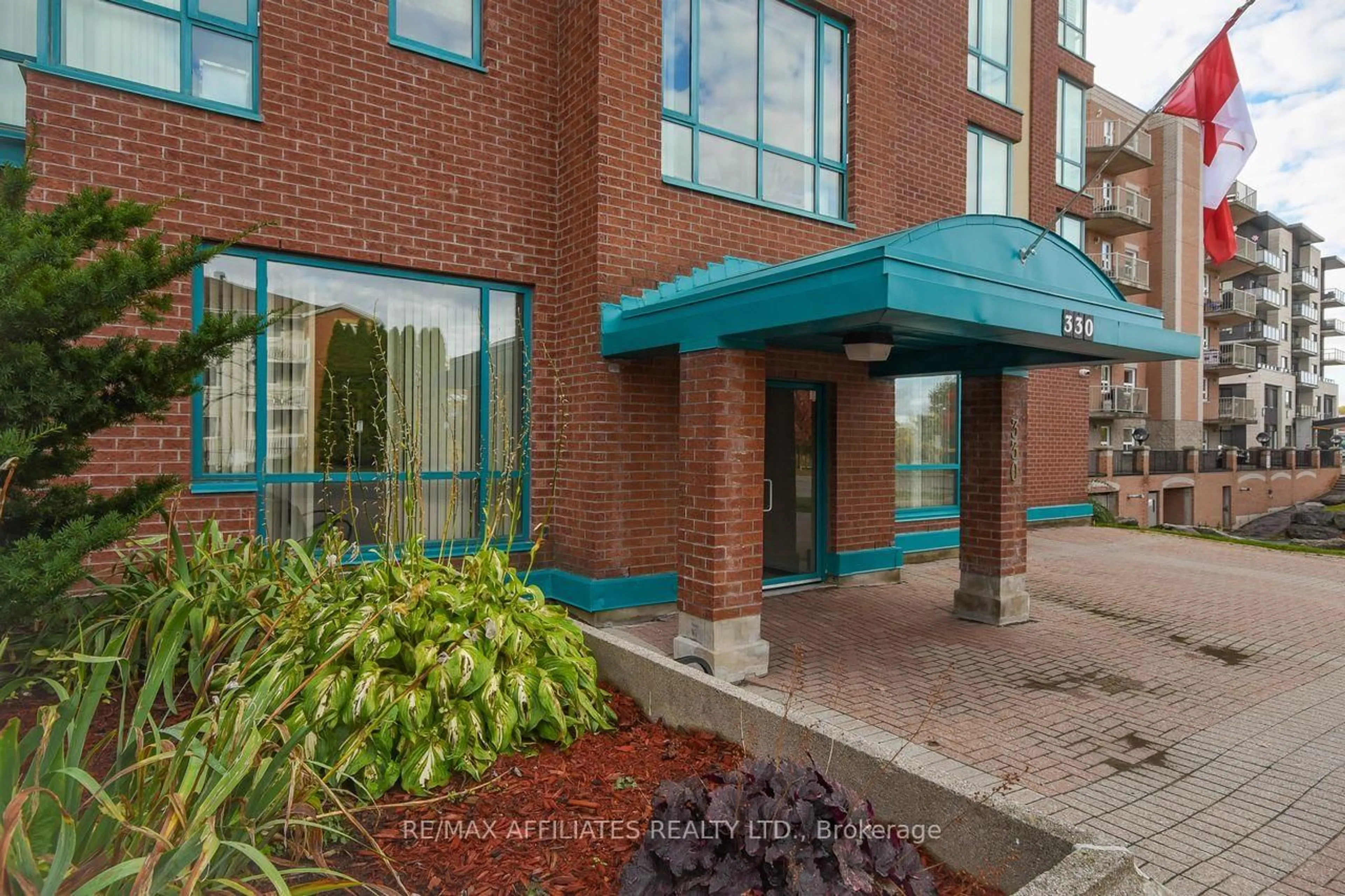 Indoor foyer for 330 Centrum Blvd #407, Ottawa Ontario K1E 3W2