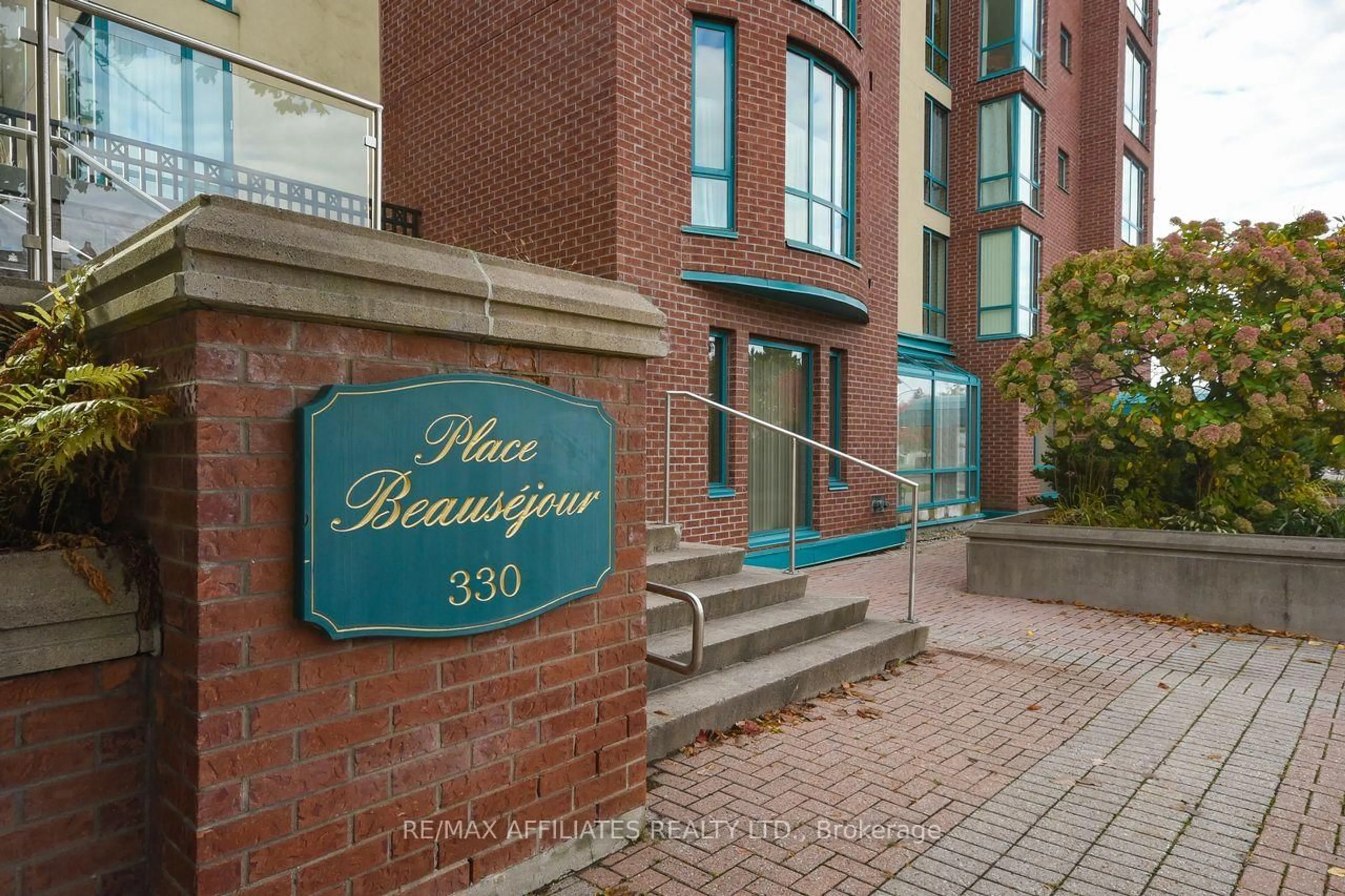 Indoor foyer for 330 Centrum Blvd #407, Ottawa Ontario K1E 3W2