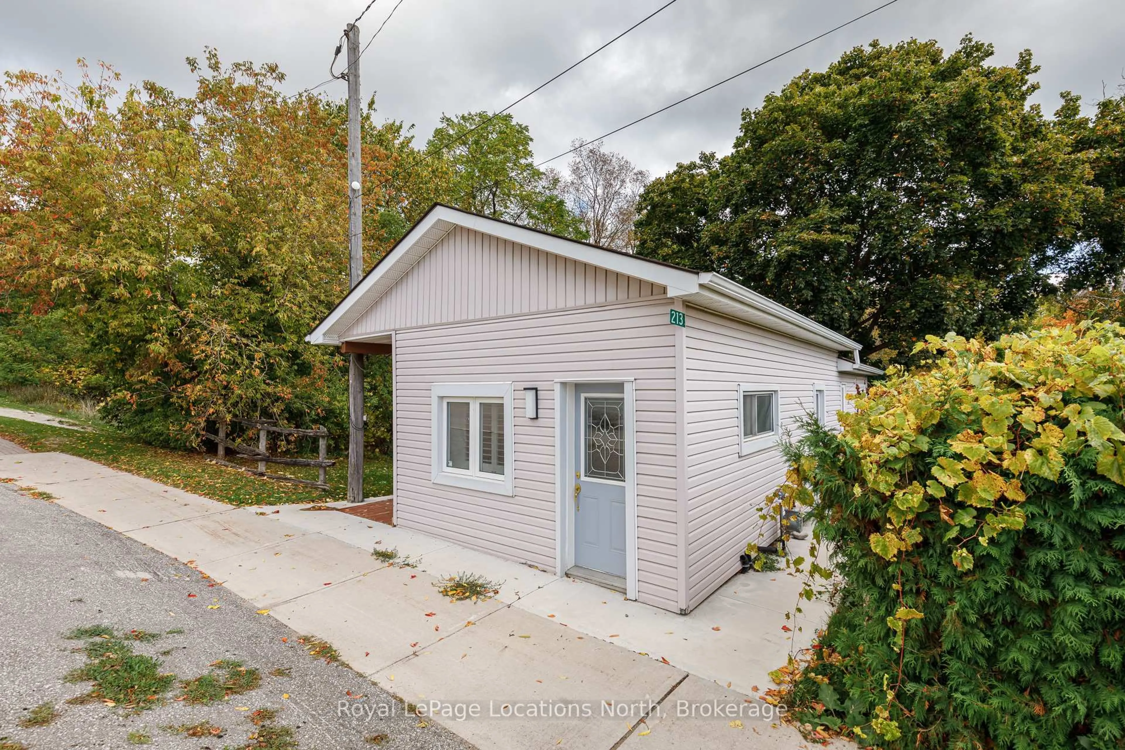 Shed for 213 Marsh St, Blue Mountains Ontario N0H 1J0