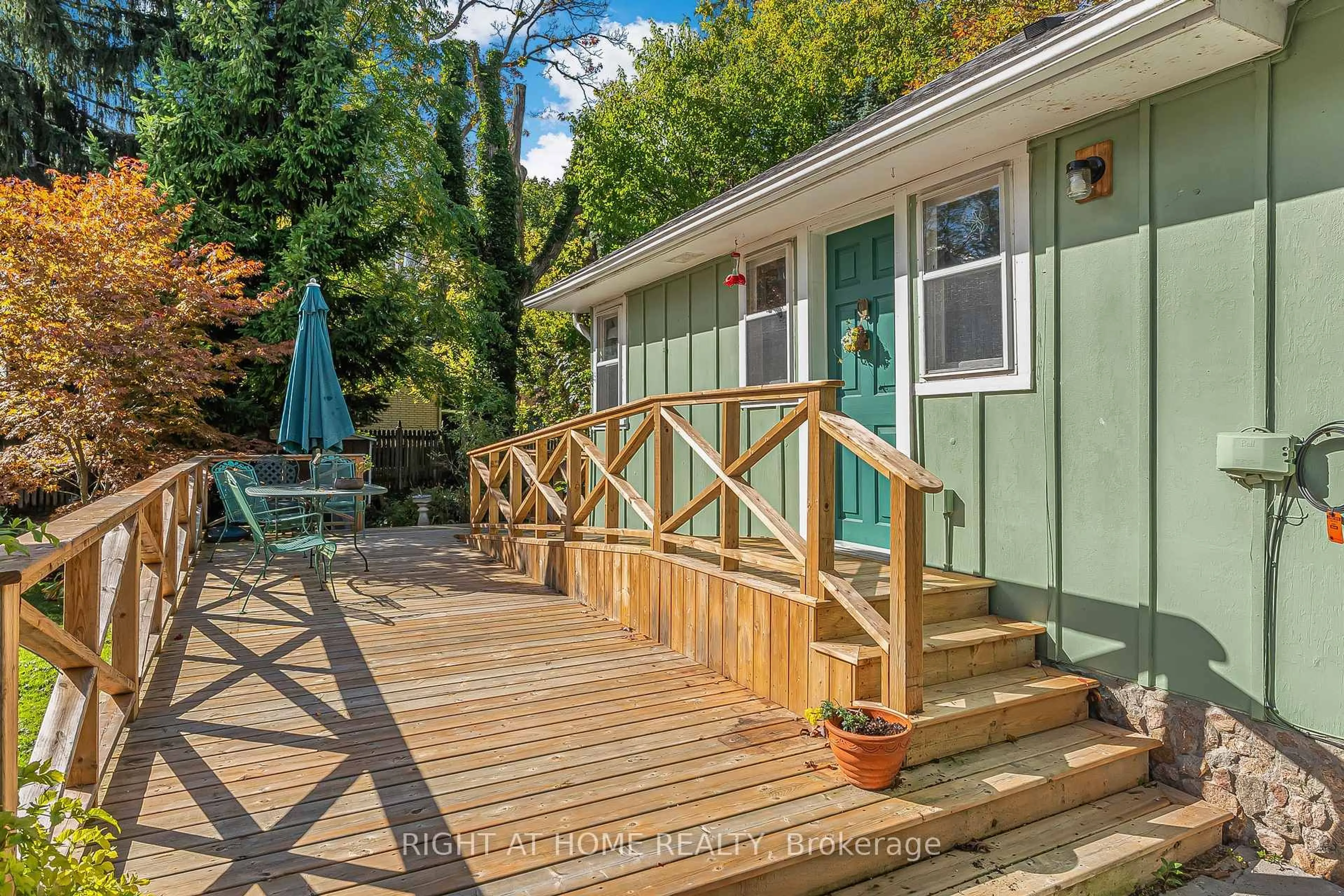 Patio, water/lake/river/ocean view for 16 Wyckliffe Ave, Niagara-on-the-Lake Ontario L0S 1T0
