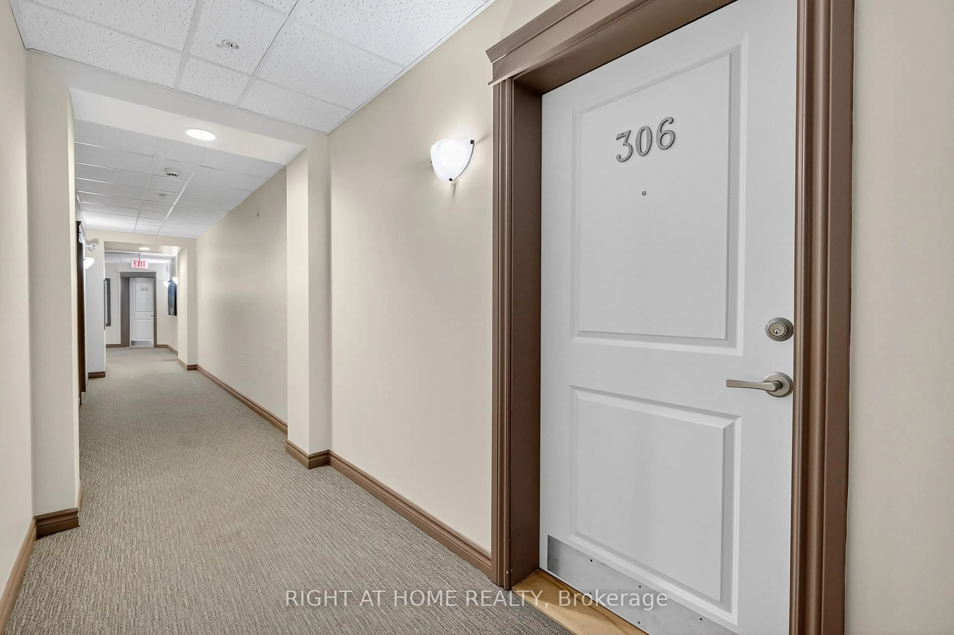 Indoor foyer for 141 Potts Private #306, Ottawa Ontario K4A 0X9